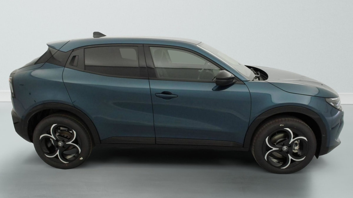 Vente en ligne Alfa Romeo Junior 1.2 Ibrida 145 ch e-DCT6 Ti au prix de 29 340 €