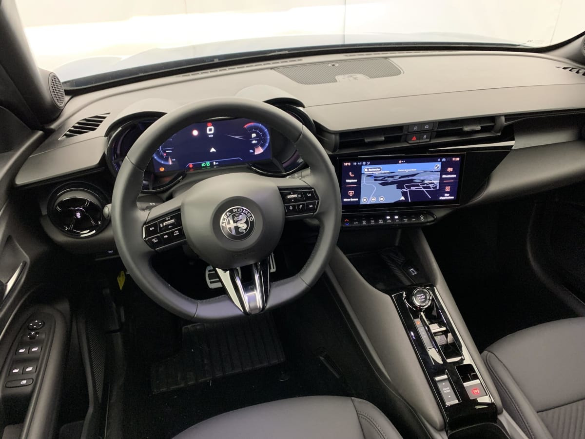 Vente en ligne Alfa Romeo Junior 1.2 Ibrida 145 ch e-DCT6 Ti au prix de 29 340 €
