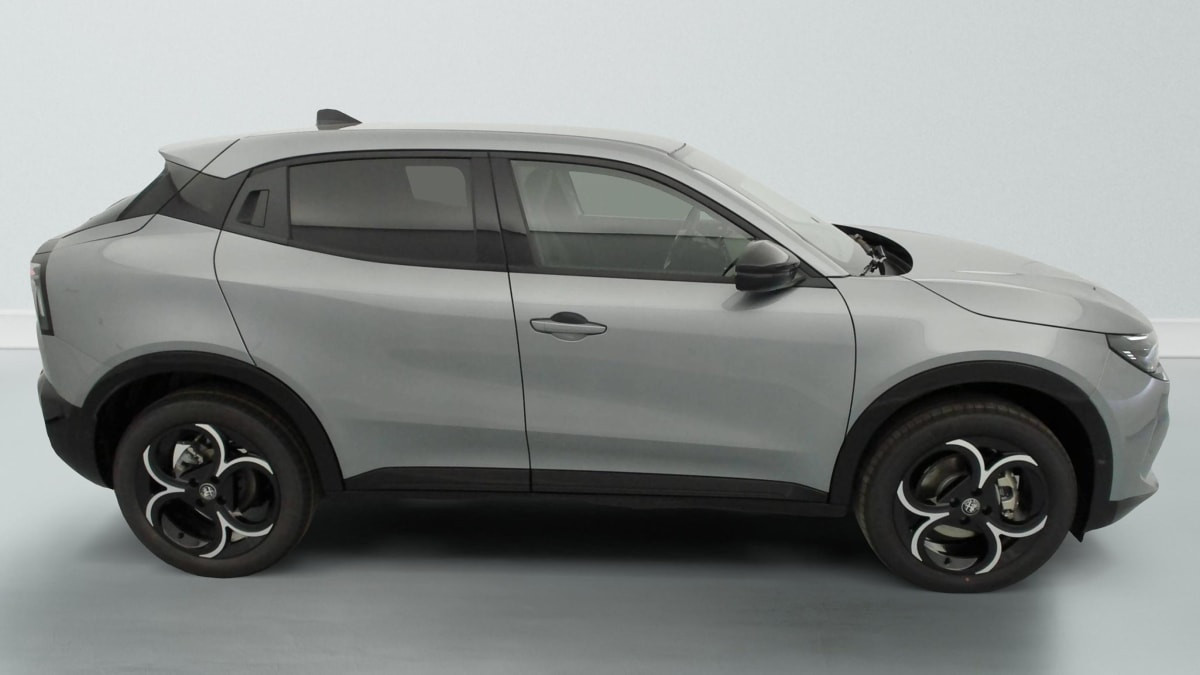 Vente en ligne Alfa Romeo Junior 1.2 Ibrida 145 ch e-DCT6 Ti au prix de 29 340 €