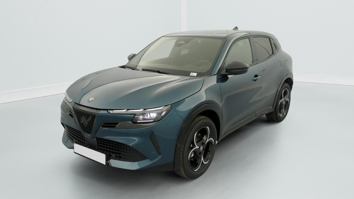 Vente en ligne Alfa Romeo Junior 1.2 Ibrida 145 ch e-DCT6 Ti au prix de 29 340 €