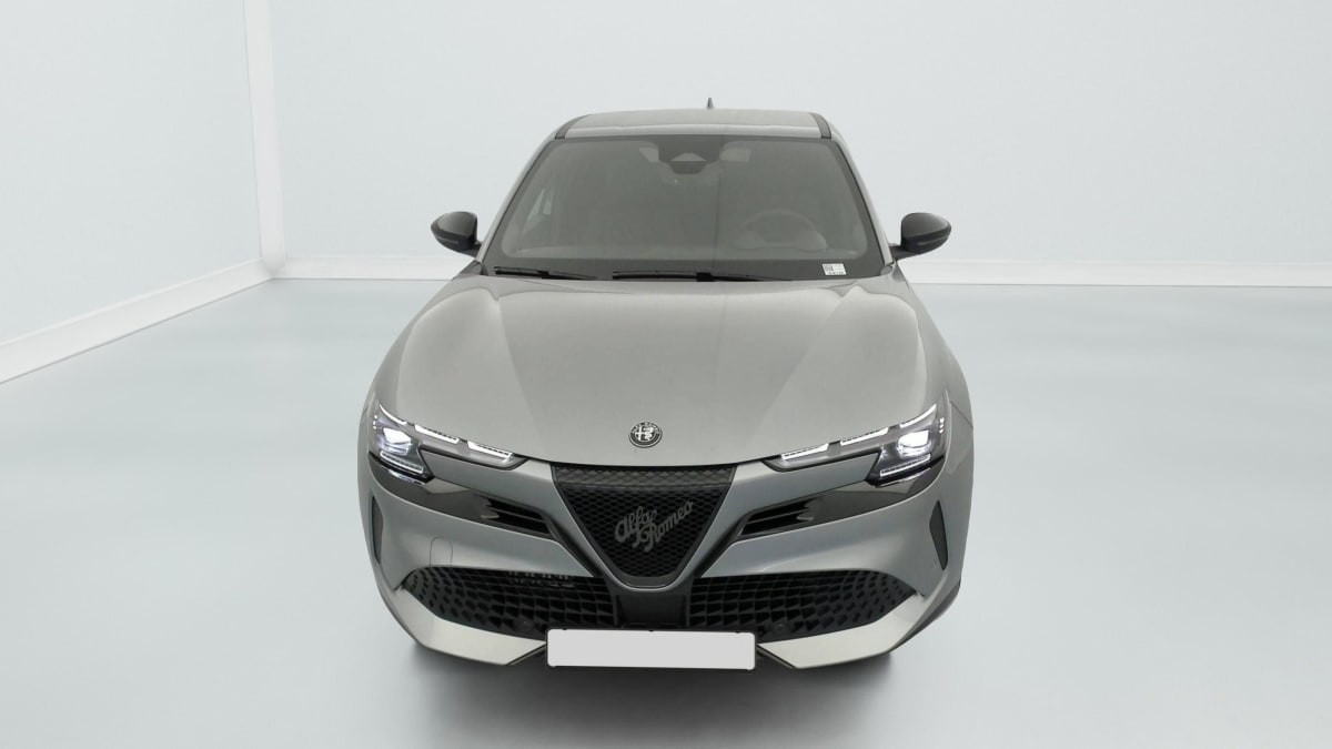Vente en ligne Alfa Romeo Junior 1.2 Ibrida 145 ch e-DCT6 Ti au prix de 29 340 €