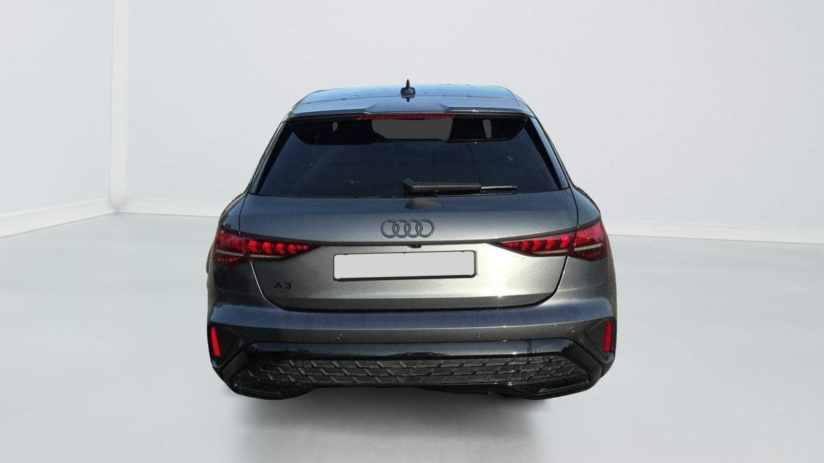 Vente en ligne Audi A3 45 TFSI e Hybride rechargeable 272 S tronic 6 S line au prix de 45 820 €