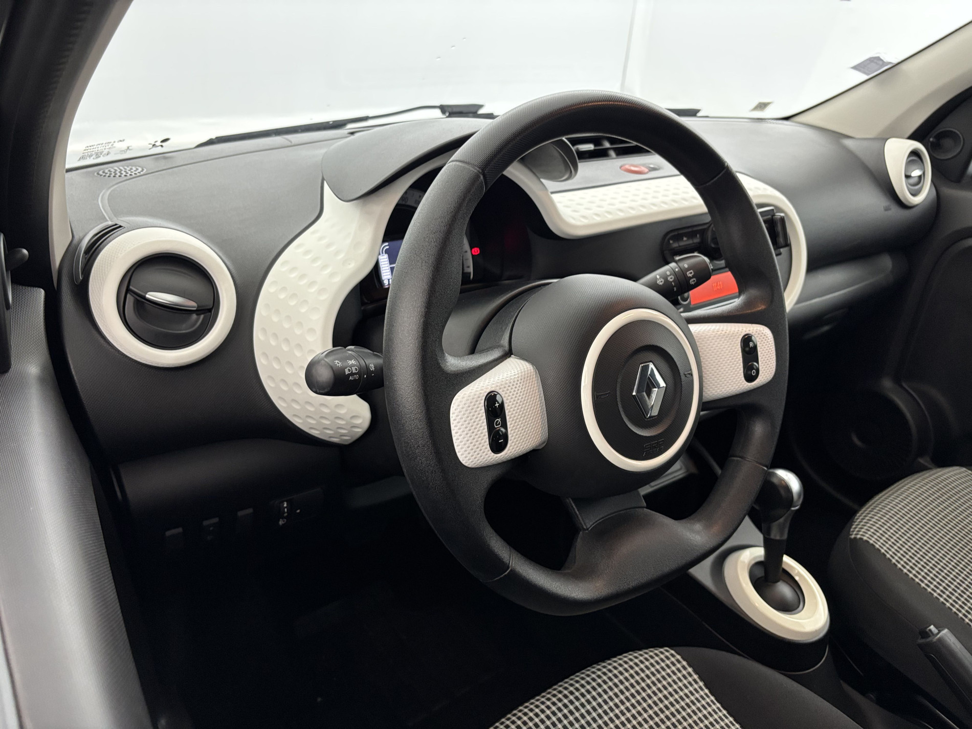 Vente en ligne Renault Twingo 3 E-Tech Electric Authentic Achat Intégral au prix de 10 990 €