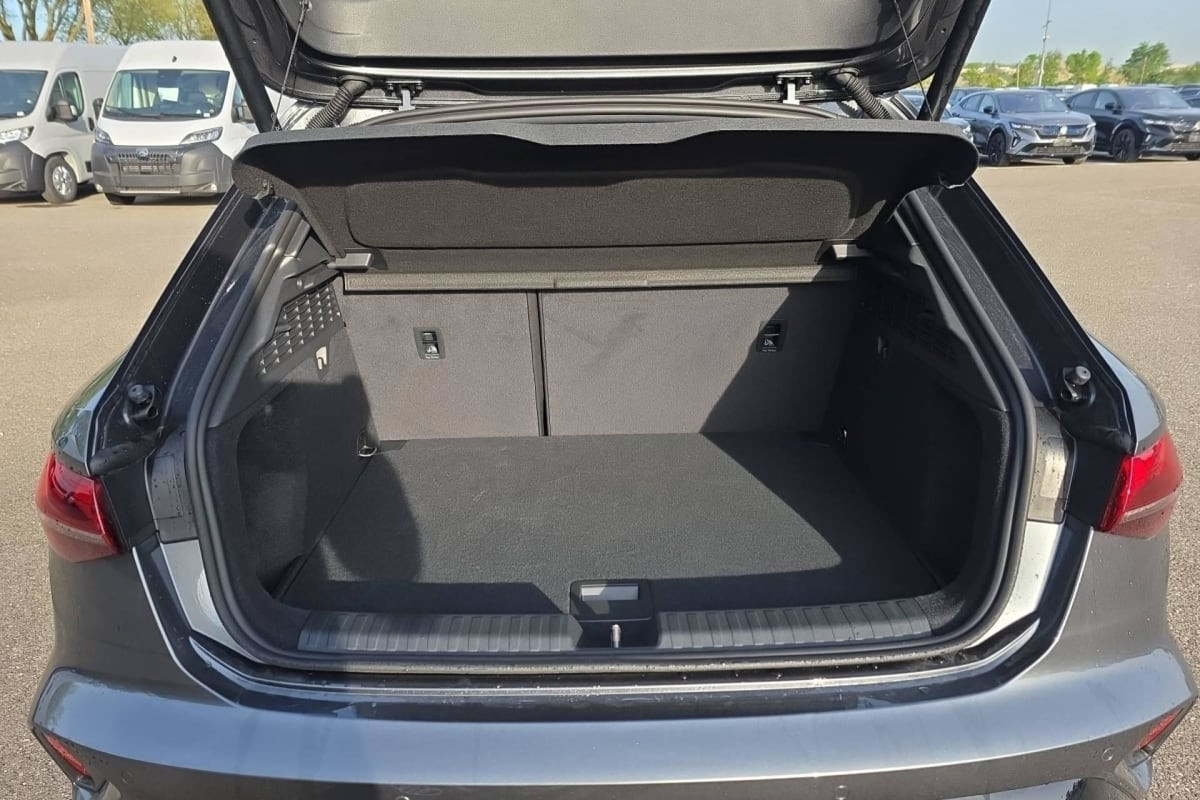 Vente en ligne Audi A3 45 TFSI e Hybride rechargeable 272 S tronic 6 S line au prix de 45 820 €