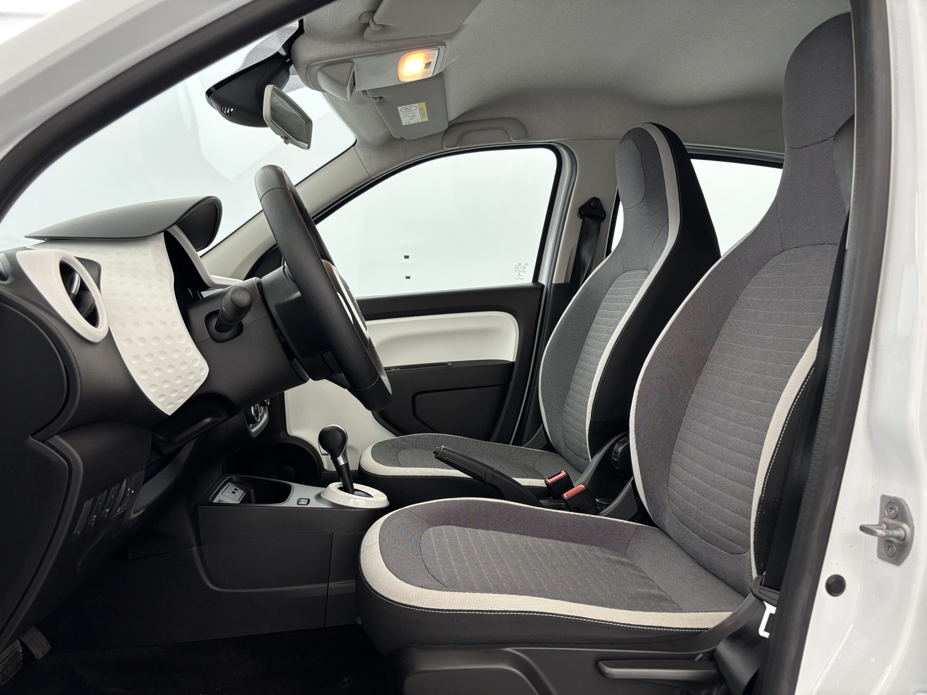 Vente en ligne Renault Twingo 3 E-Tech Electric Equilibre R80 Achat Intégral au prix de 11 990 €