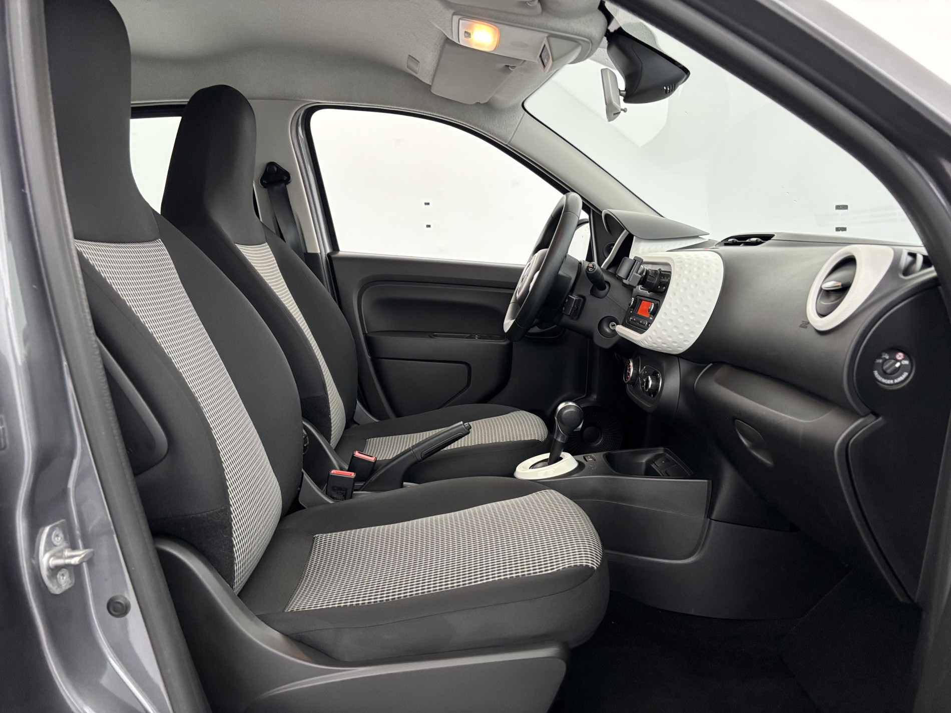 Vente en ligne Renault Twingo 3 E-Tech Electric Authentic Achat Intégral au prix de 10 990 €