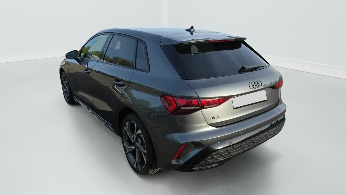 Vente en ligne Audi A3 45 TFSI e Hybride rechargeable 272 S tronic 6 S line au prix de 45 820 €