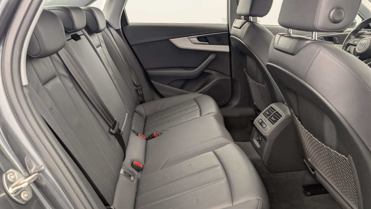 Vente en ligne Audi A4 35 TFSI 150 S tronic 7 Design au prix de 20 270 €