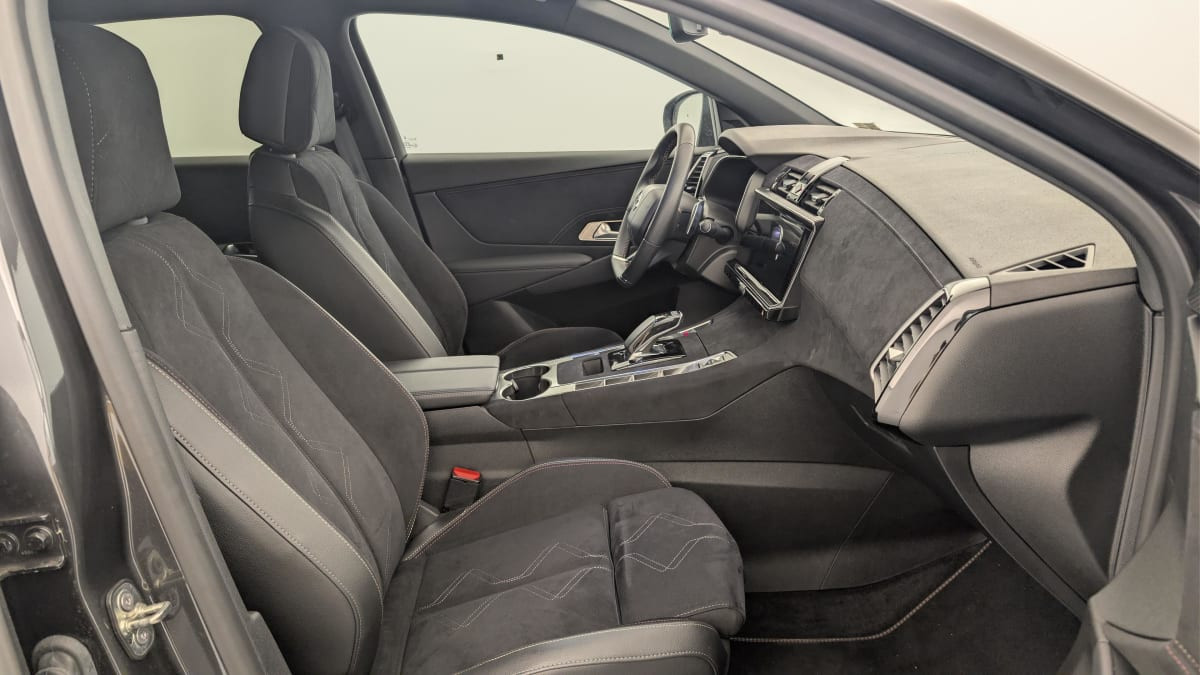 Vente en ligne Ds DS7 Crossback Hybride Rechargeable E-Tense 300 EAT8 4x4 Performance Line + au prix de 37 780 €