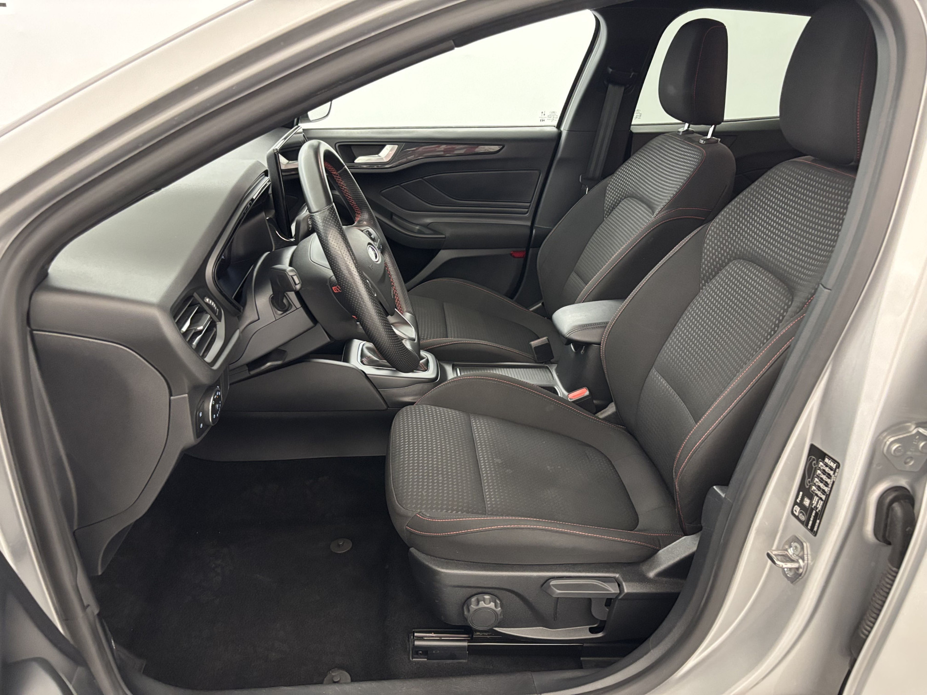 Vente en ligne Ford Focus SW 1.0 EcoBoost 125ch ST-Line au prix de 16 990 €