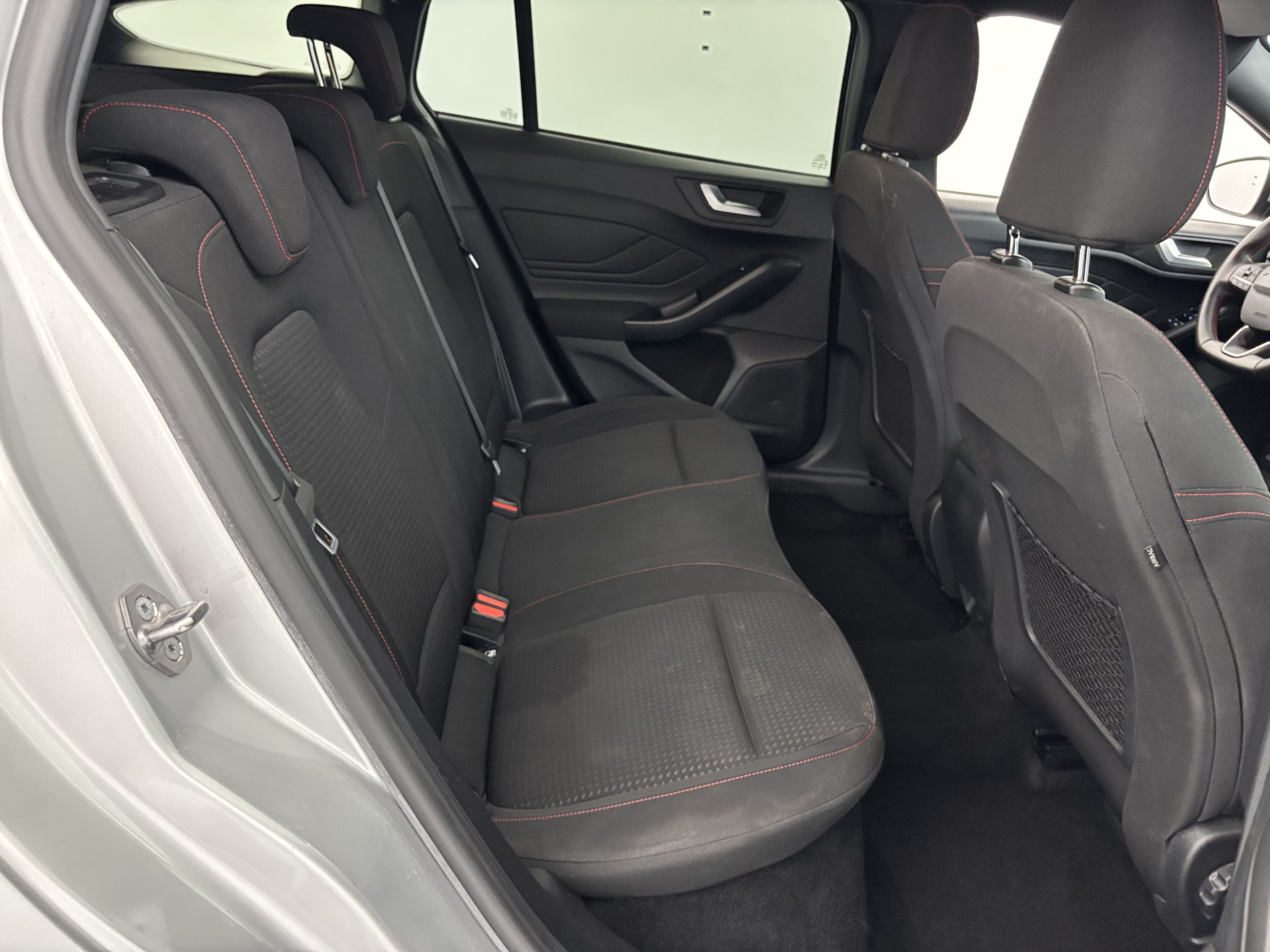 Vente en ligne Ford Focus SW 1.0 EcoBoost 125ch ST-Line au prix de 16 990 €