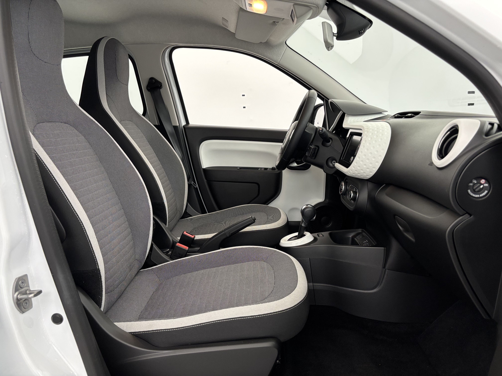 Vente en ligne Renault Twingo 3 E-Tech Electric Equilibre R80 Achat Intégral au prix de 11 990 €