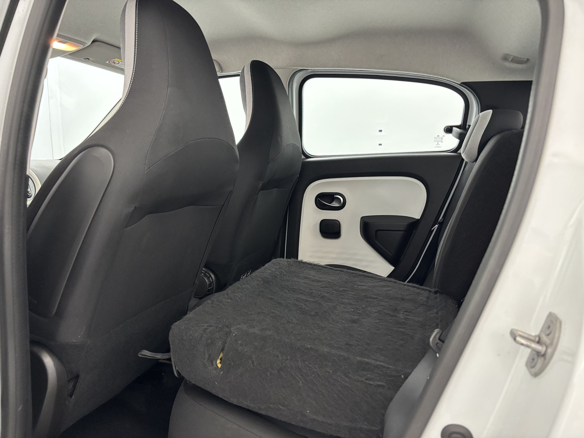 Vente en ligne Renault Twingo 3 E-Tech Electric Equilibre R80 Achat Intégral au prix de 11 990 €
