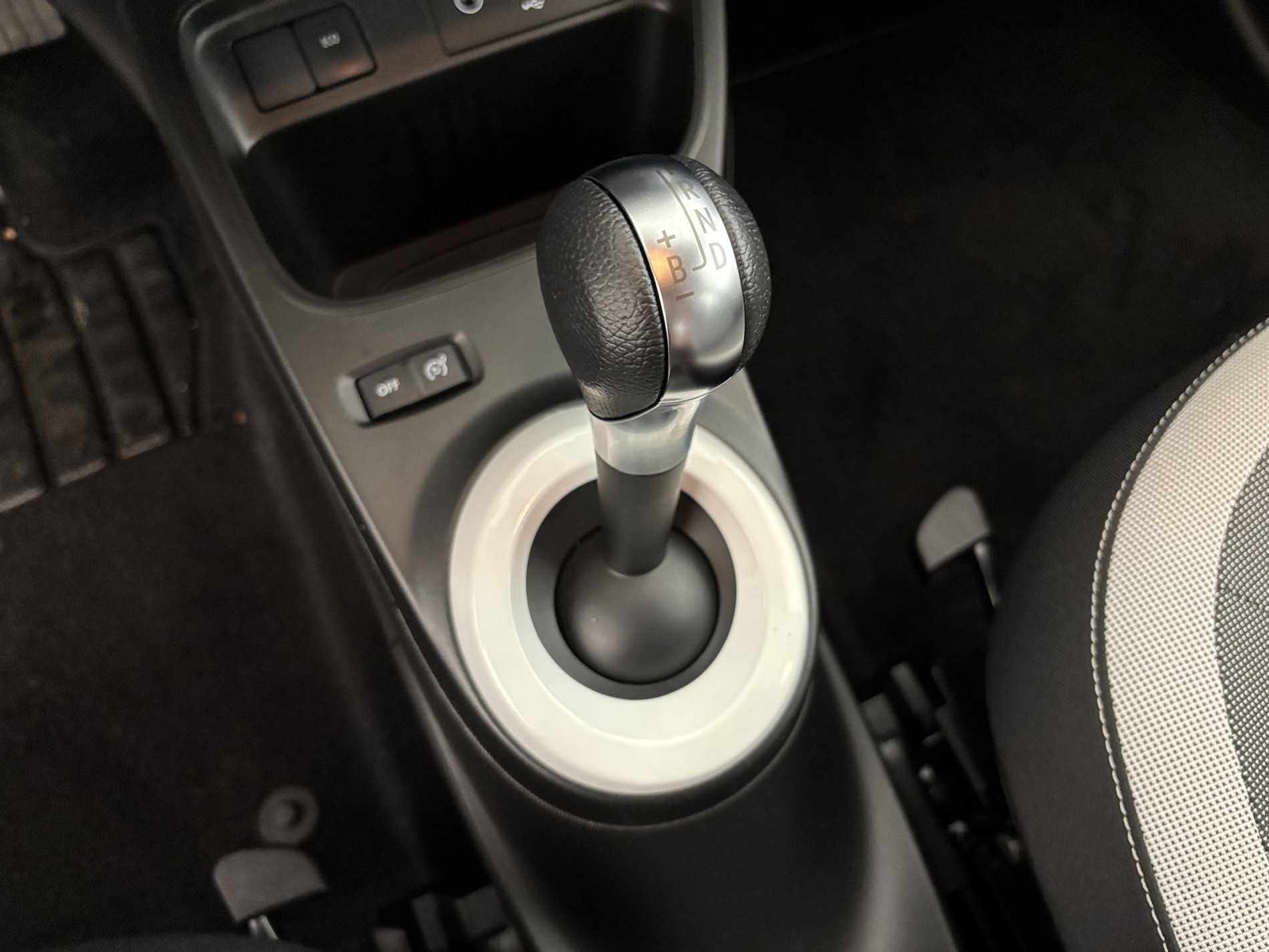 Vente en ligne Renault Twingo 3 E-Tech Electric Equilibre R80 Achat Intégral au prix de 11 990 €