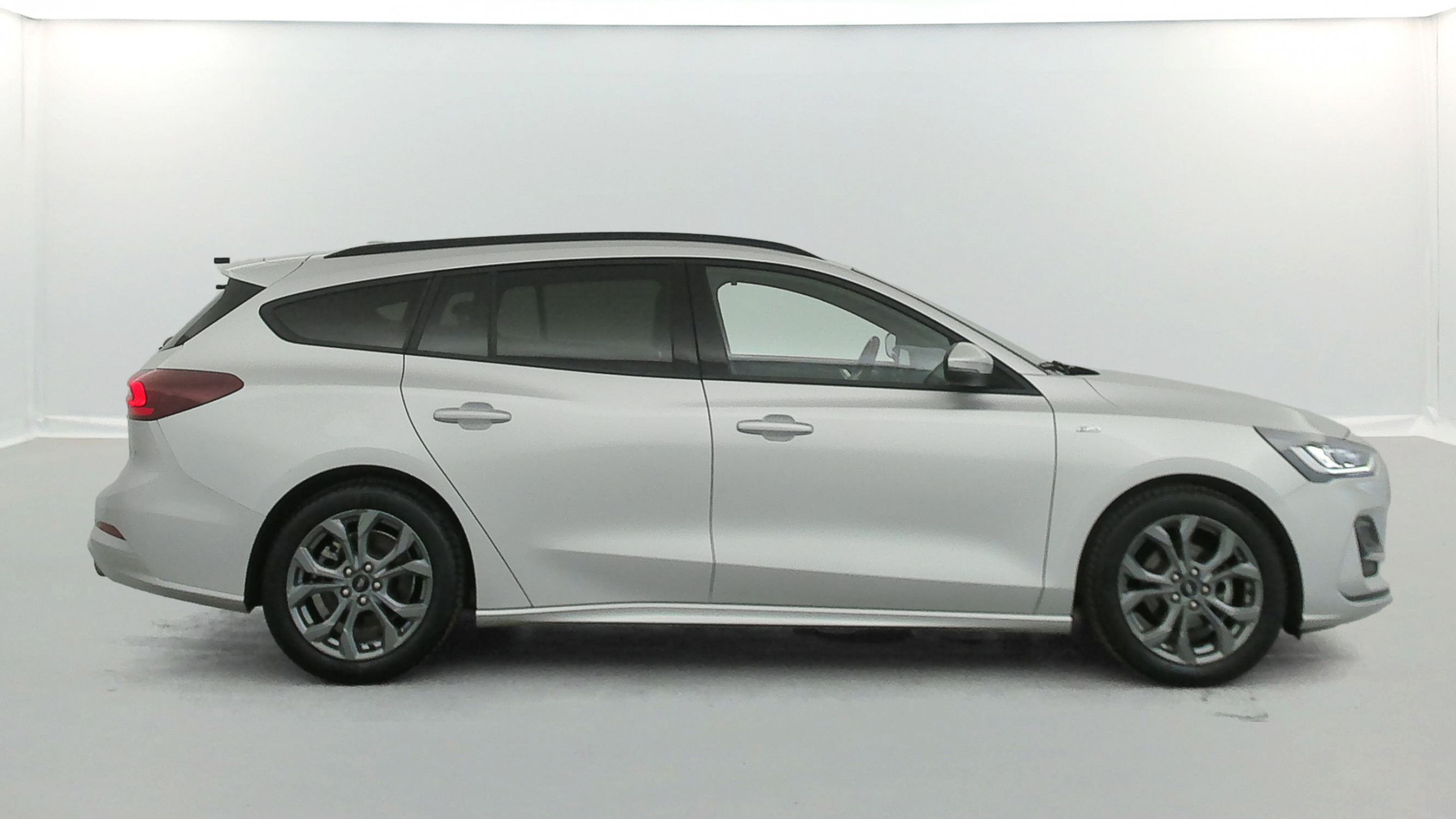 Vente en ligne Ford Focus SW 1.0 EcoBoost 125ch ST-Line au prix de 16 990 €