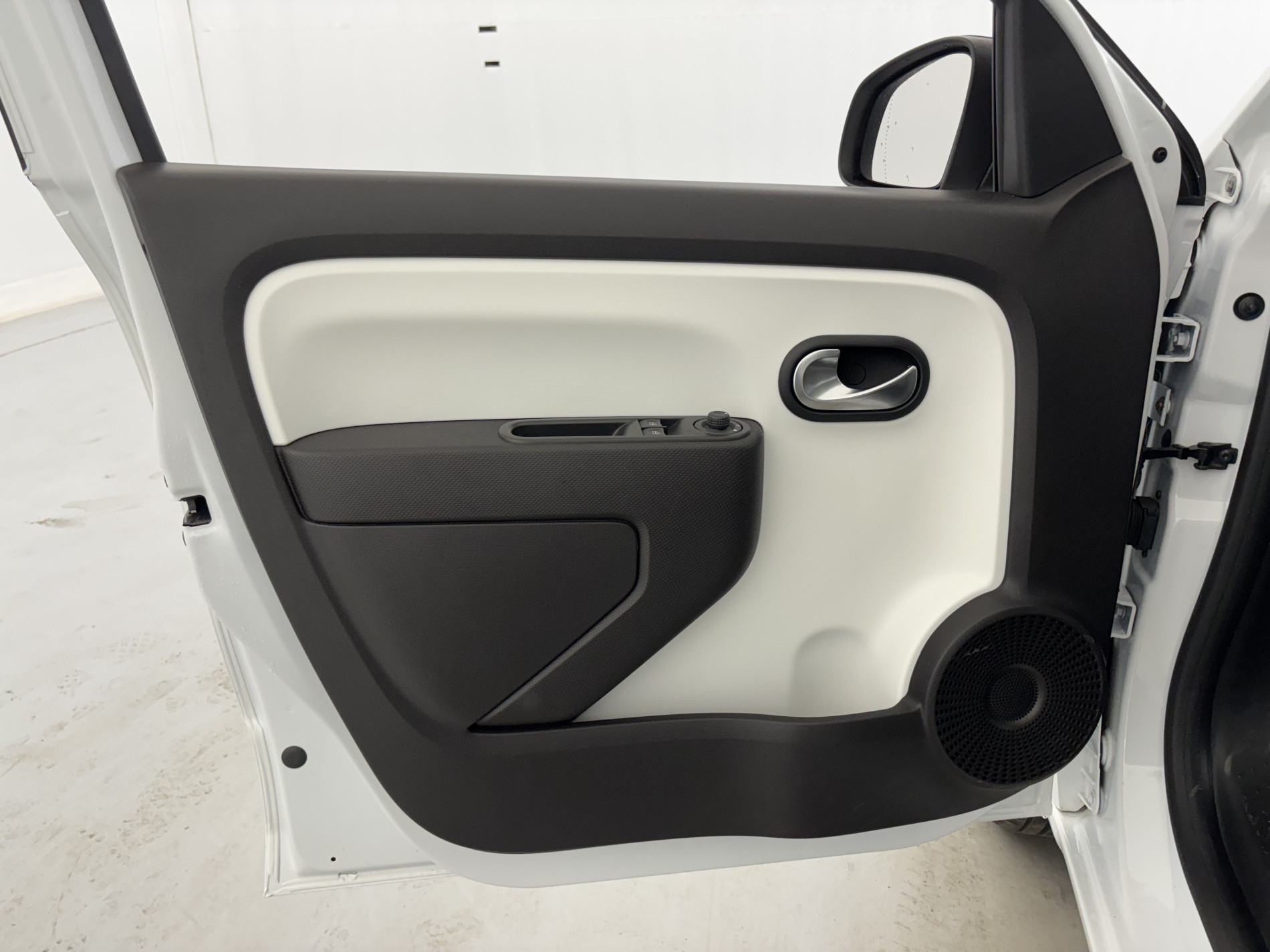 Vente en ligne Renault Twingo 3 E-Tech Electric Equilibre R80 Achat Intégral au prix de 11 990 €