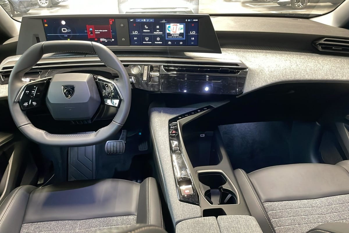 Vente en ligne Peugeot 3008 Hybrid 145 e-DCS6 Allure au prix de 28 510 €