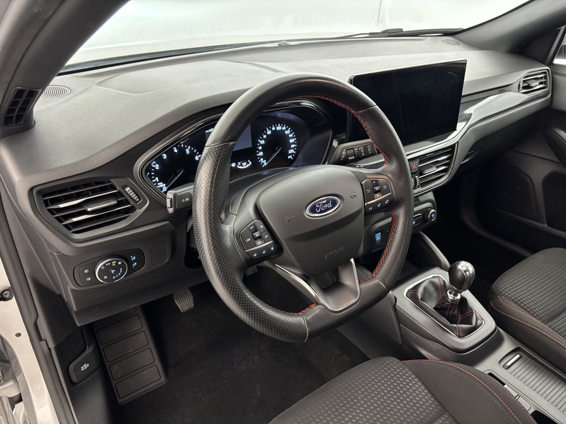 Vente en ligne Ford Focus SW 1.0 EcoBoost 125ch ST-Line au prix de 16 990 €