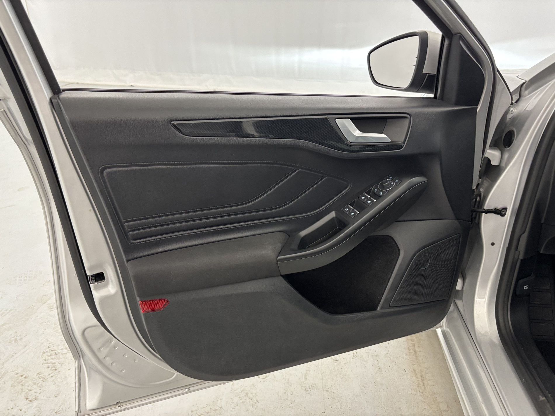 Vente en ligne Ford Focus SW 1.0 EcoBoost 125ch ST-Line au prix de 16 990 €