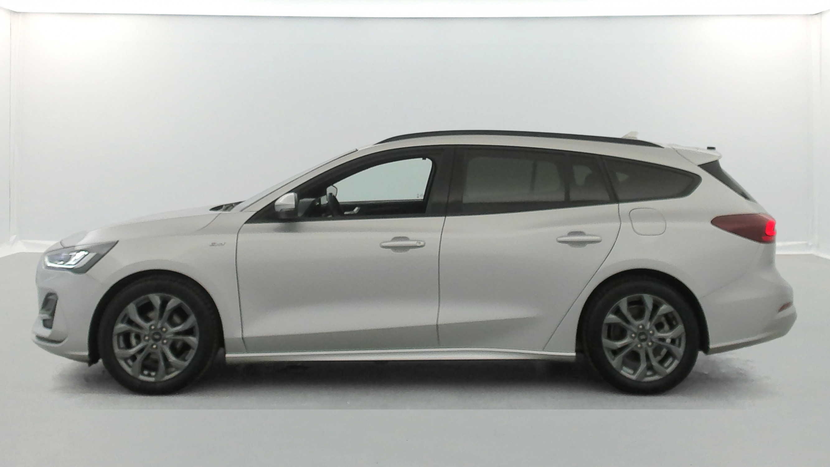 Vente en ligne Ford Focus SW 1.0 EcoBoost 125ch ST-Line au prix de 16 990 €