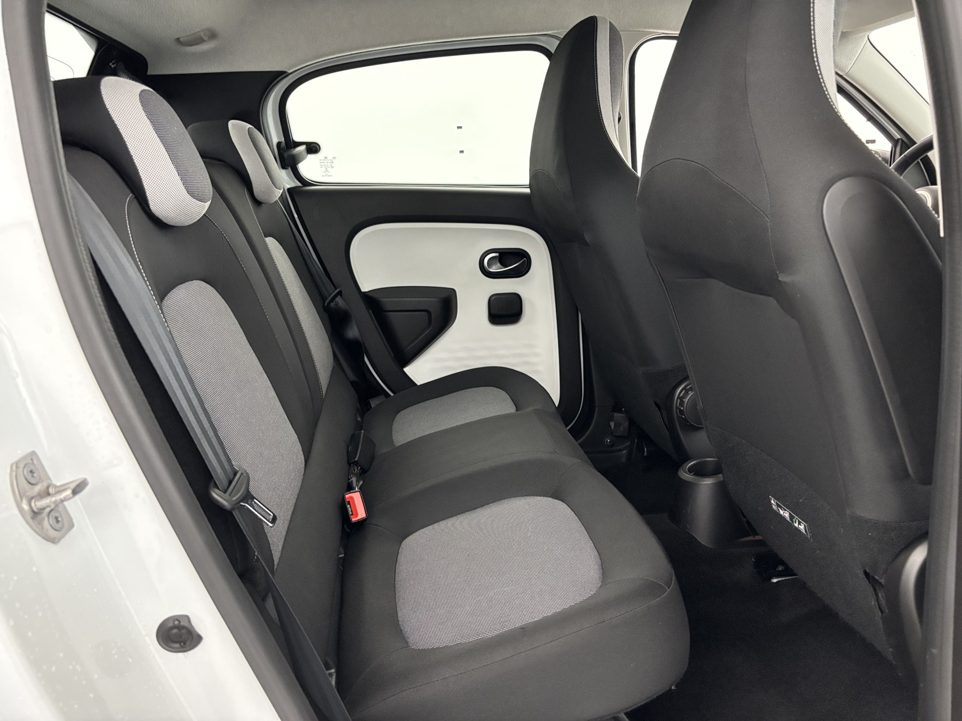 Vente en ligne Renault Twingo 3 E-Tech Electric Equilibre R80 Achat Intégral au prix de 11 990 €
