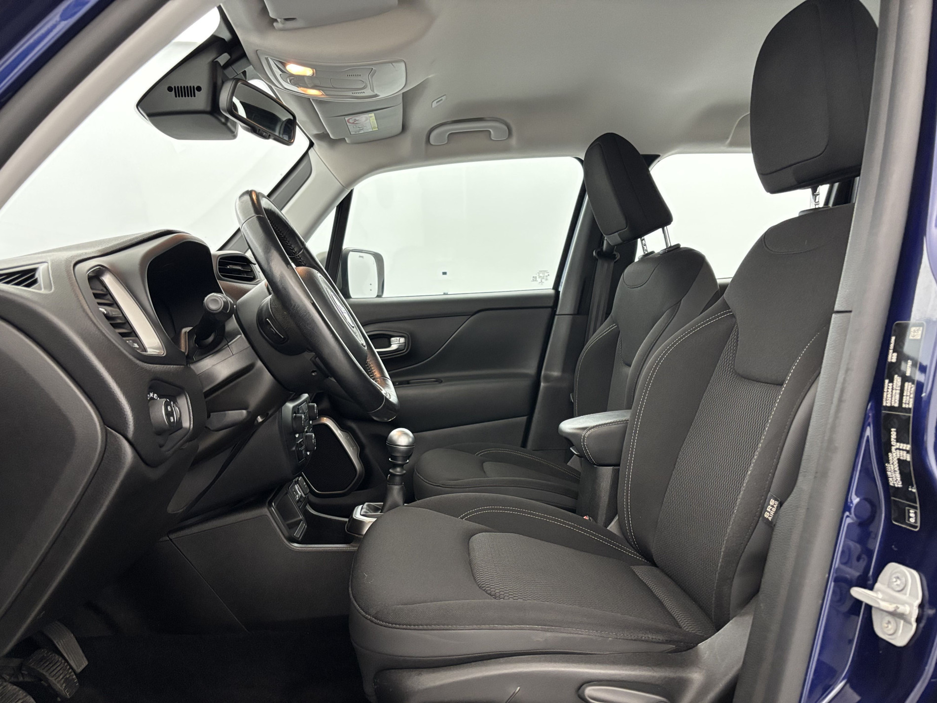 Vente en ligne Jeep Renegade 1.6 MultiJet 120ch Limited + Attelage au prix de 14 990 €