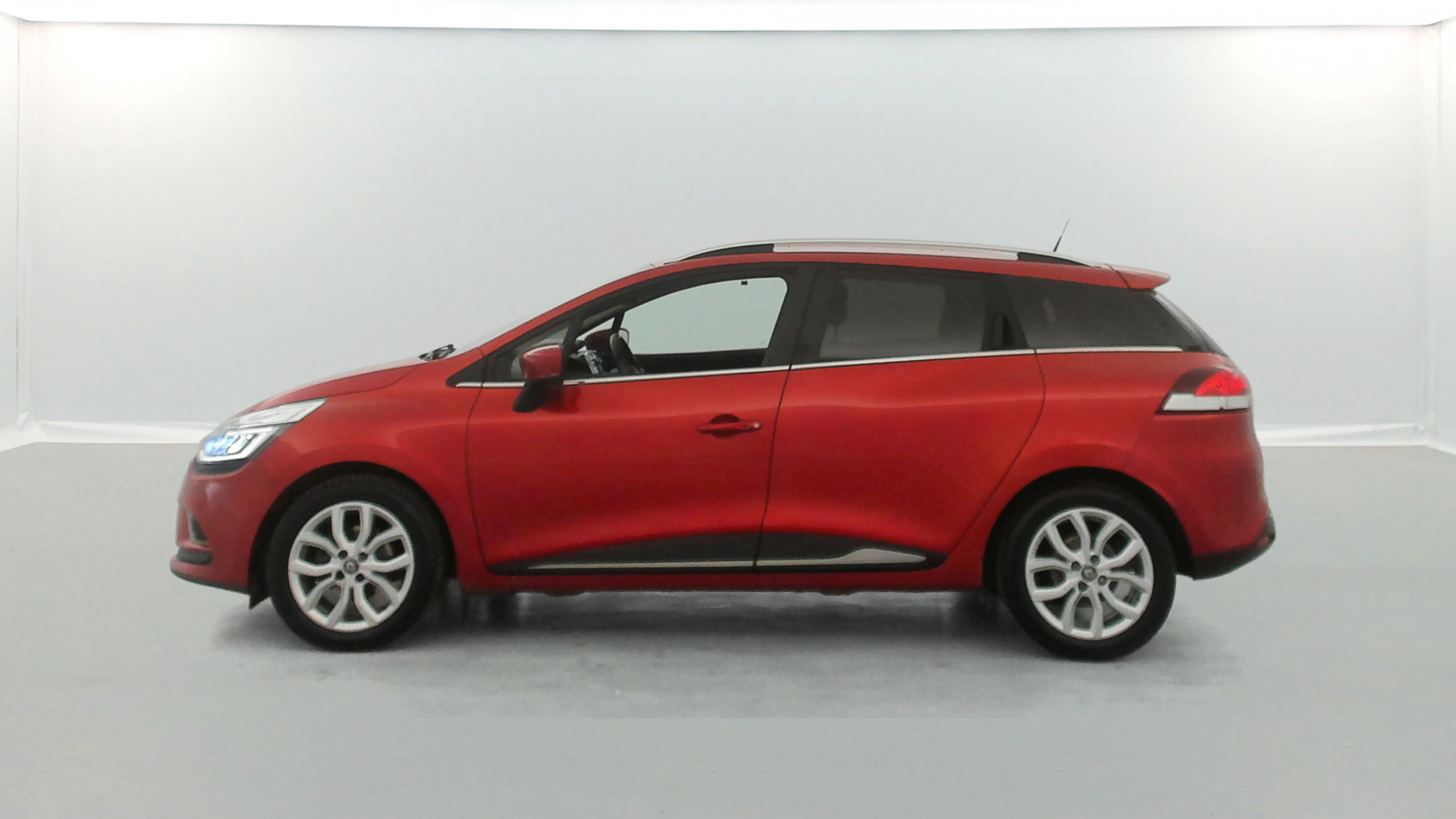 Vente en ligne Renault Clio 4 Estate 0.9 TCe 90ch Intens au prix de 9 990 €