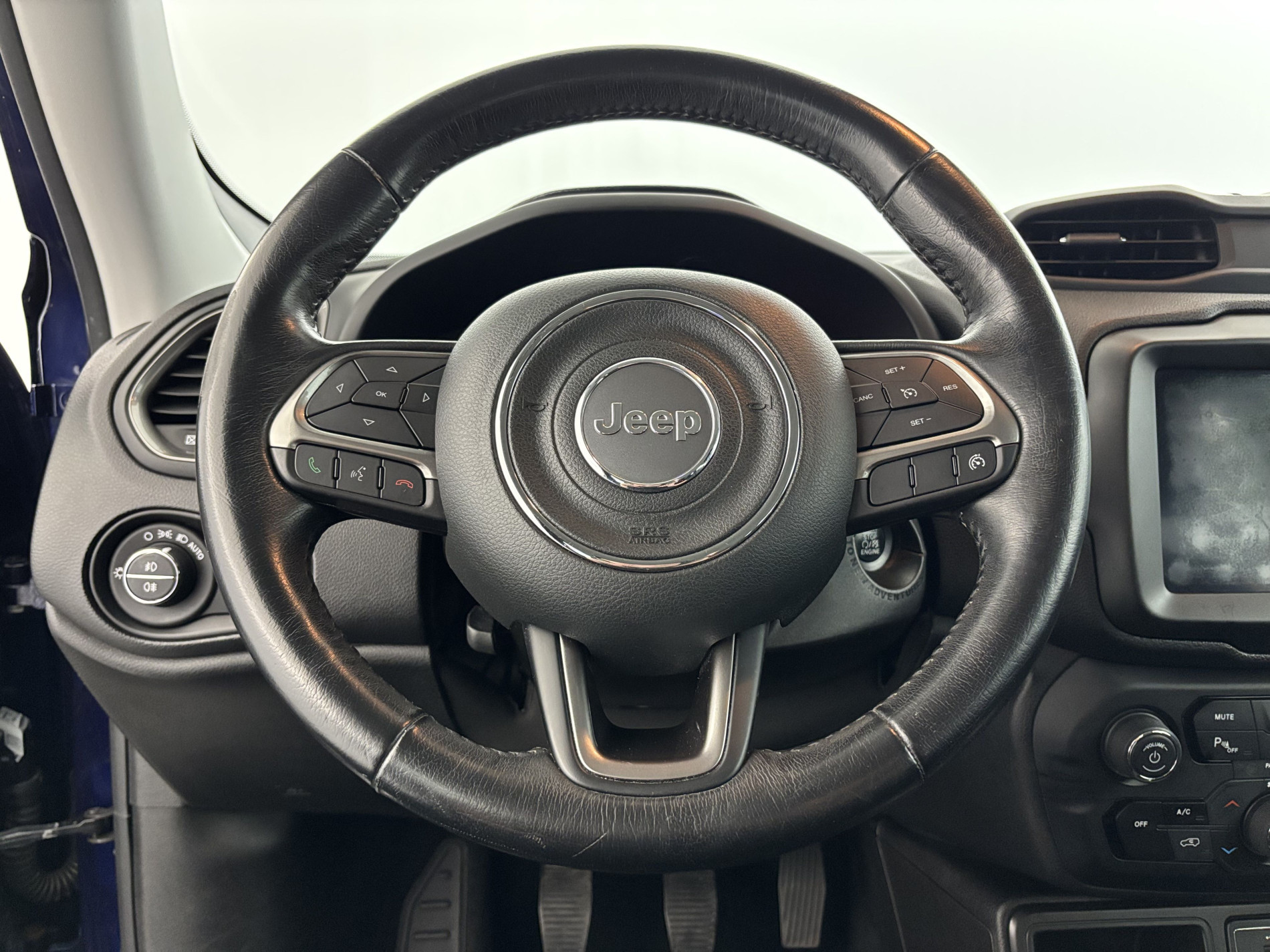 Vente en ligne Jeep Renegade 1.6 MultiJet 120ch Limited + Attelage au prix de 14 990 €