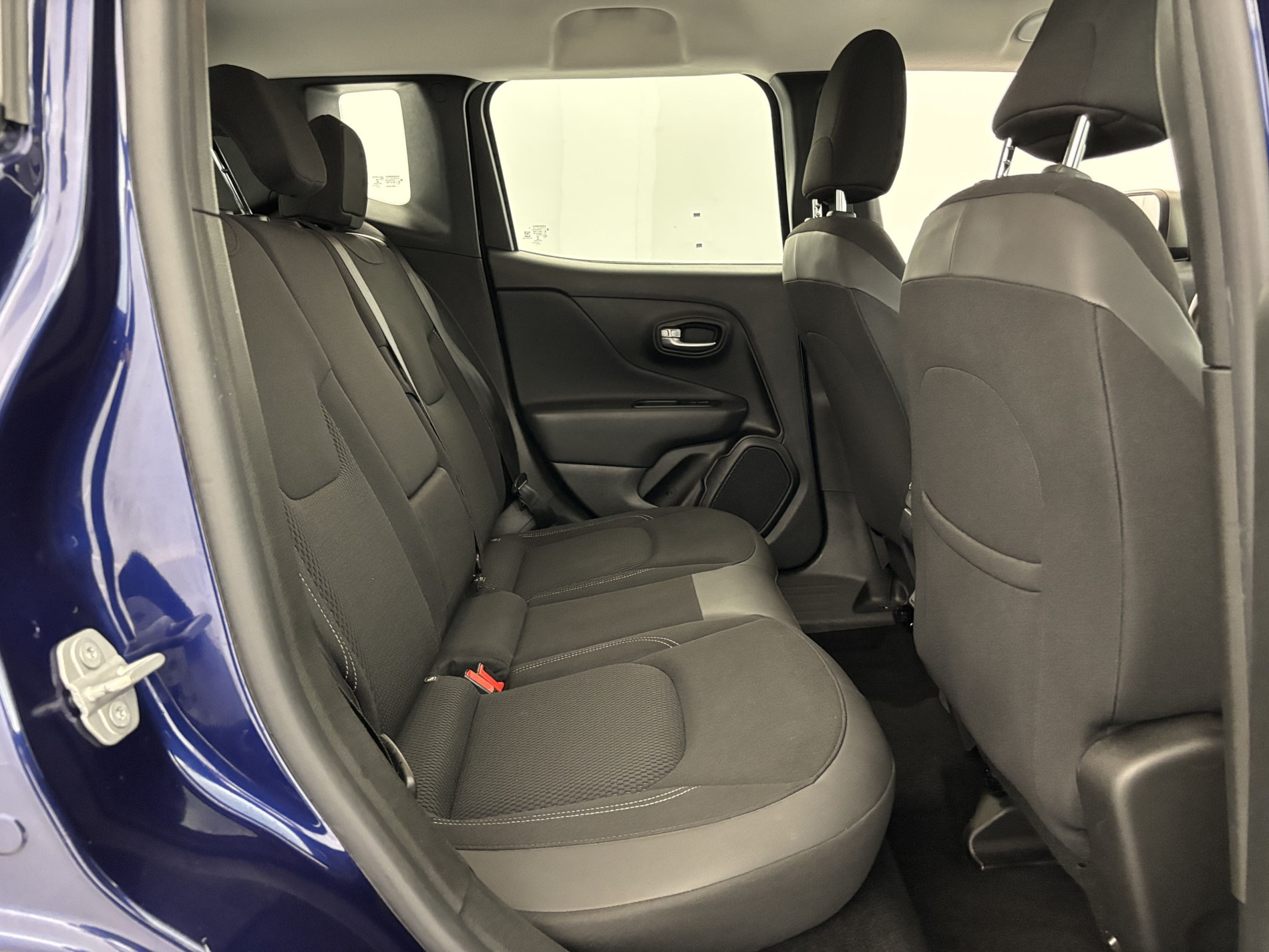 Vente en ligne Jeep Renegade 1.6 MultiJet 120ch Limited + Attelage au prix de 14 990 €