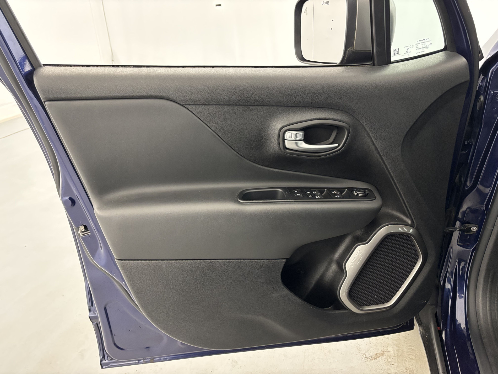 Vente en ligne Jeep Renegade 1.6 MultiJet 120ch Limited + Attelage au prix de 14 990 €
