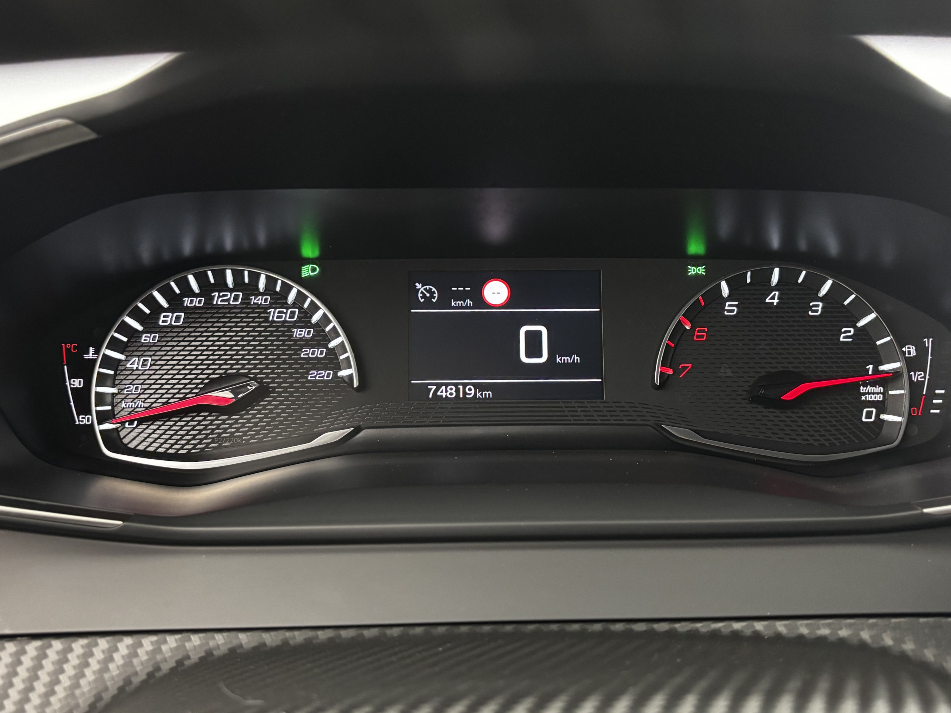 Vente en ligne Peugeot 2008 1.5 BlueHDi 110ch Allure Suréquipé au prix de 13 790 €