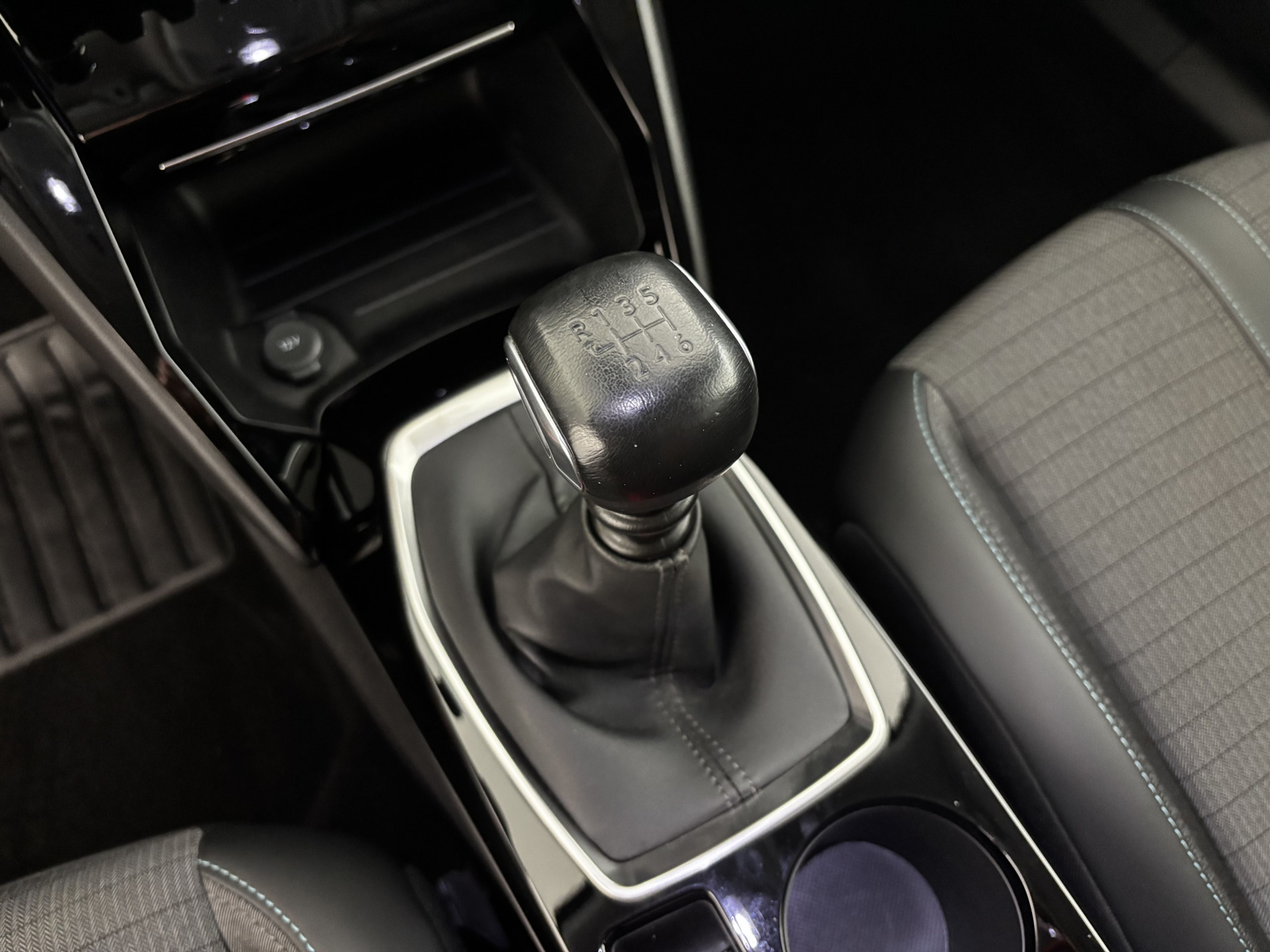 Vente en ligne Peugeot 2008 1.5 BlueHDi 110ch Allure Suréquipé au prix de 13 790 €