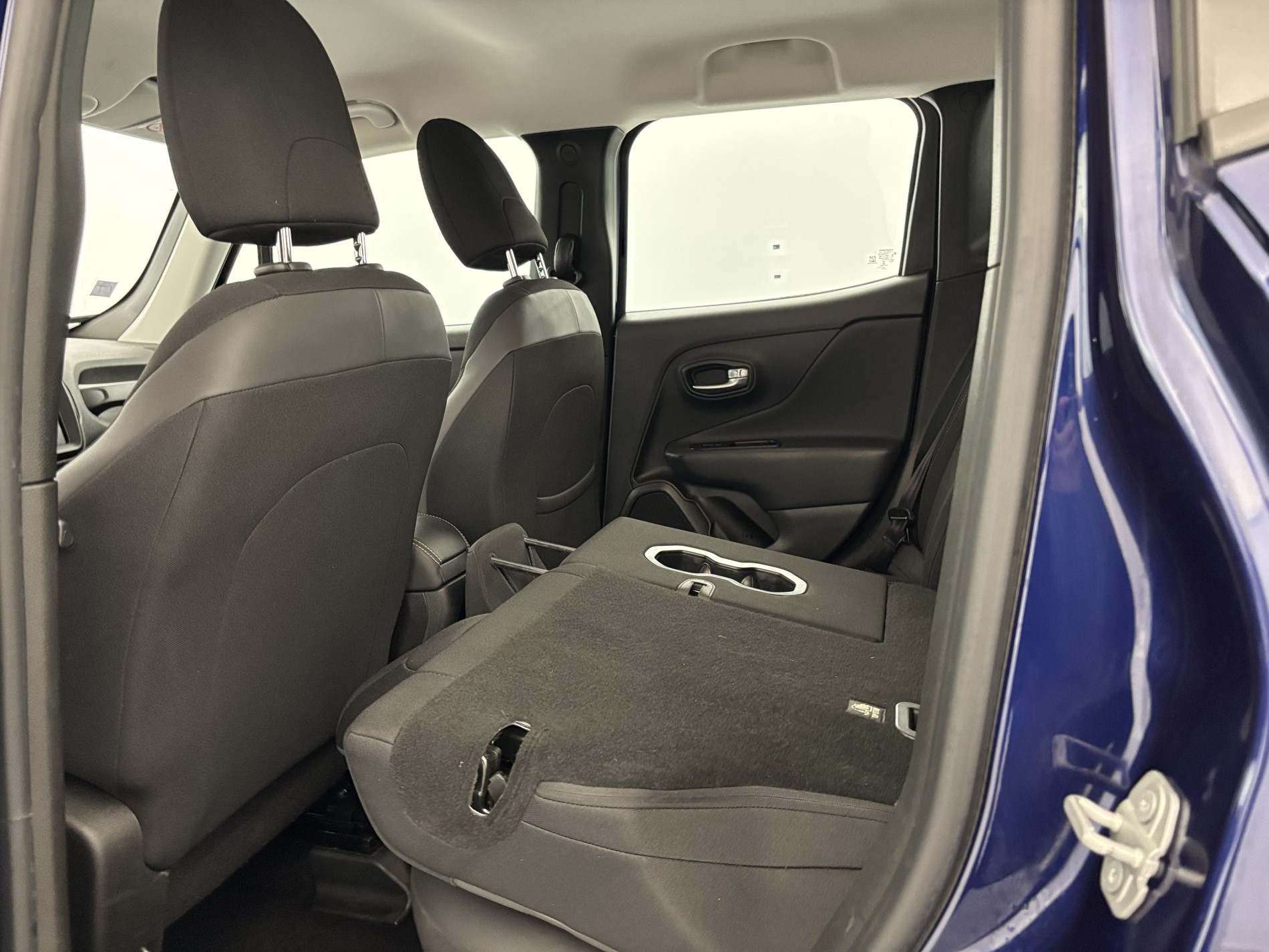 Vente en ligne Jeep Renegade 1.6 MultiJet 120ch Limited + Attelage au prix de 14 990 €