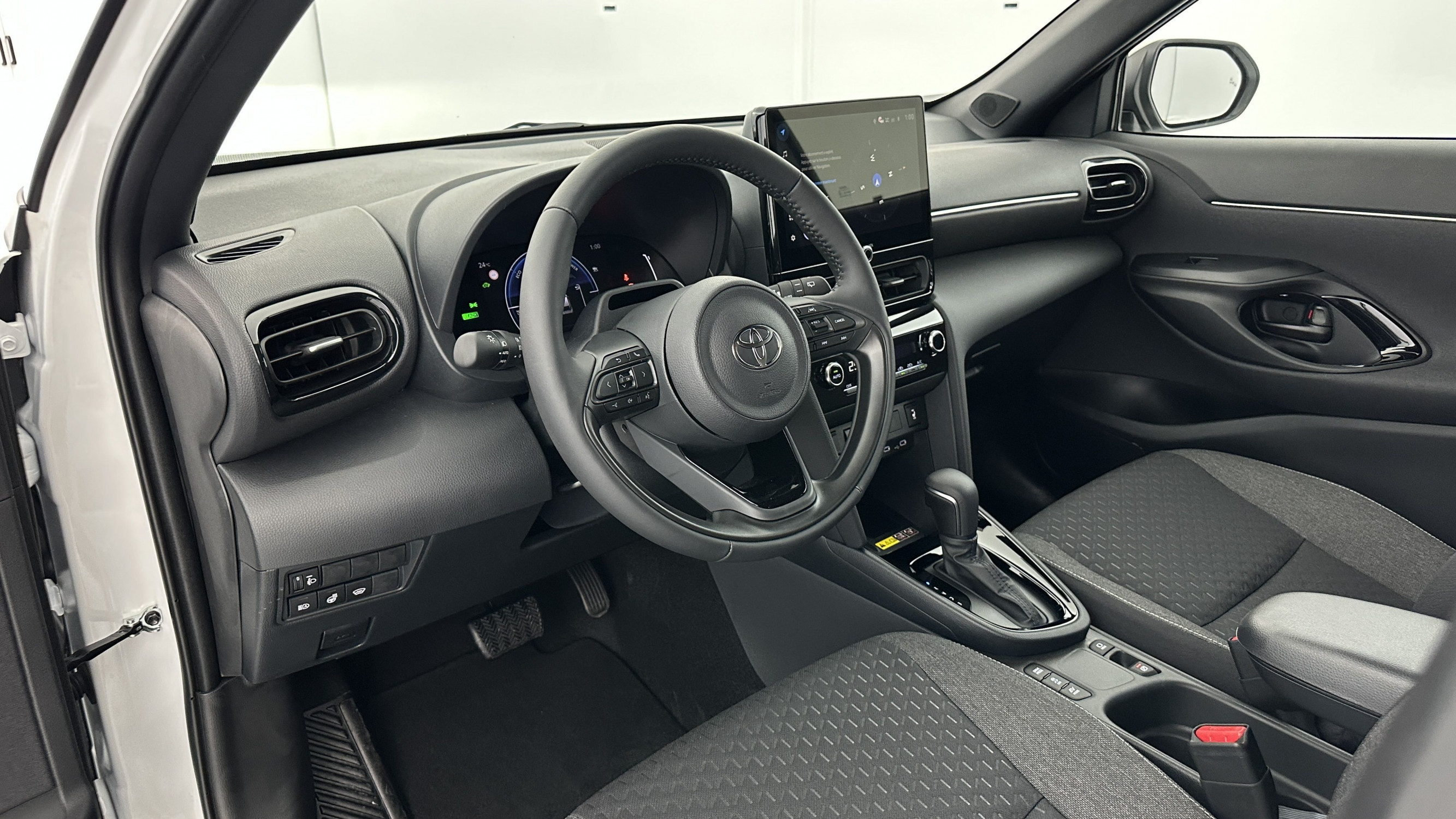 Vente en ligne Toyota Yaris Cross YARIS CROSS 1.5 Hybride 130h Design e-CVT au prix de 28 900 €