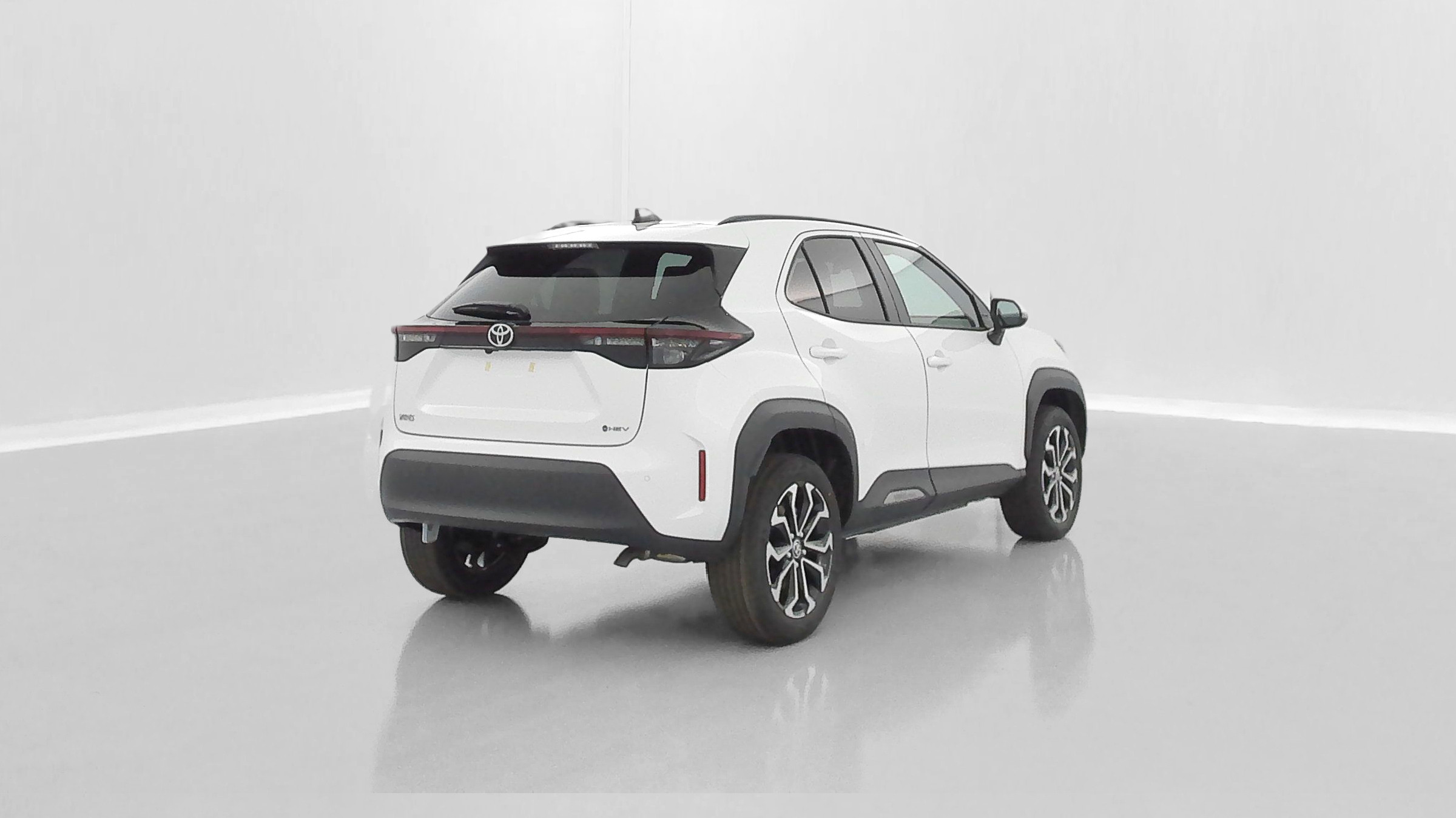 Vente en ligne Toyota Yaris Cross YARIS CROSS 1.5 Hybride 130h Design e-CVT au prix de 28 900 €