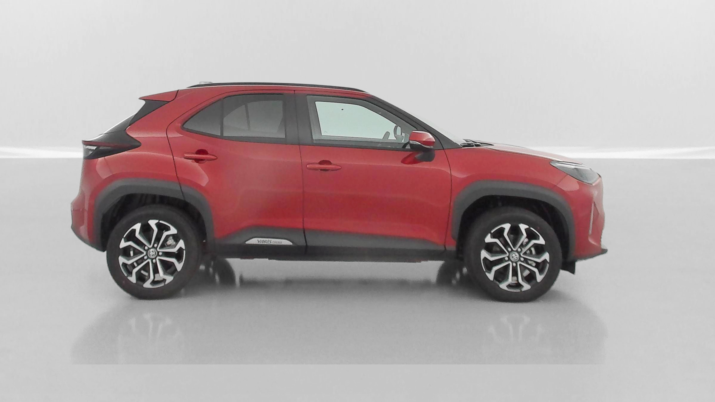 Vente en ligne Toyota Yaris Cross YARIS CROSS 1.5 Hybride 130h Design e-CVT au prix de 28 900 €