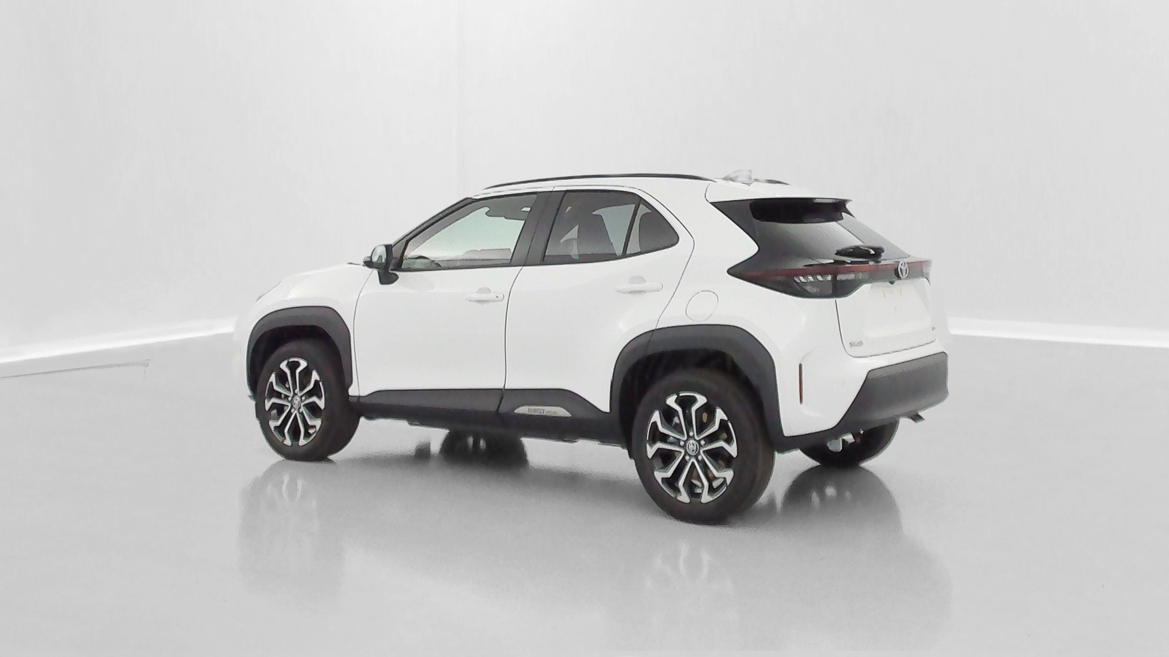 Vente en ligne Toyota Yaris Cross YARIS CROSS 1.5 Hybride 130h Design e-CVT au prix de 28 900 €