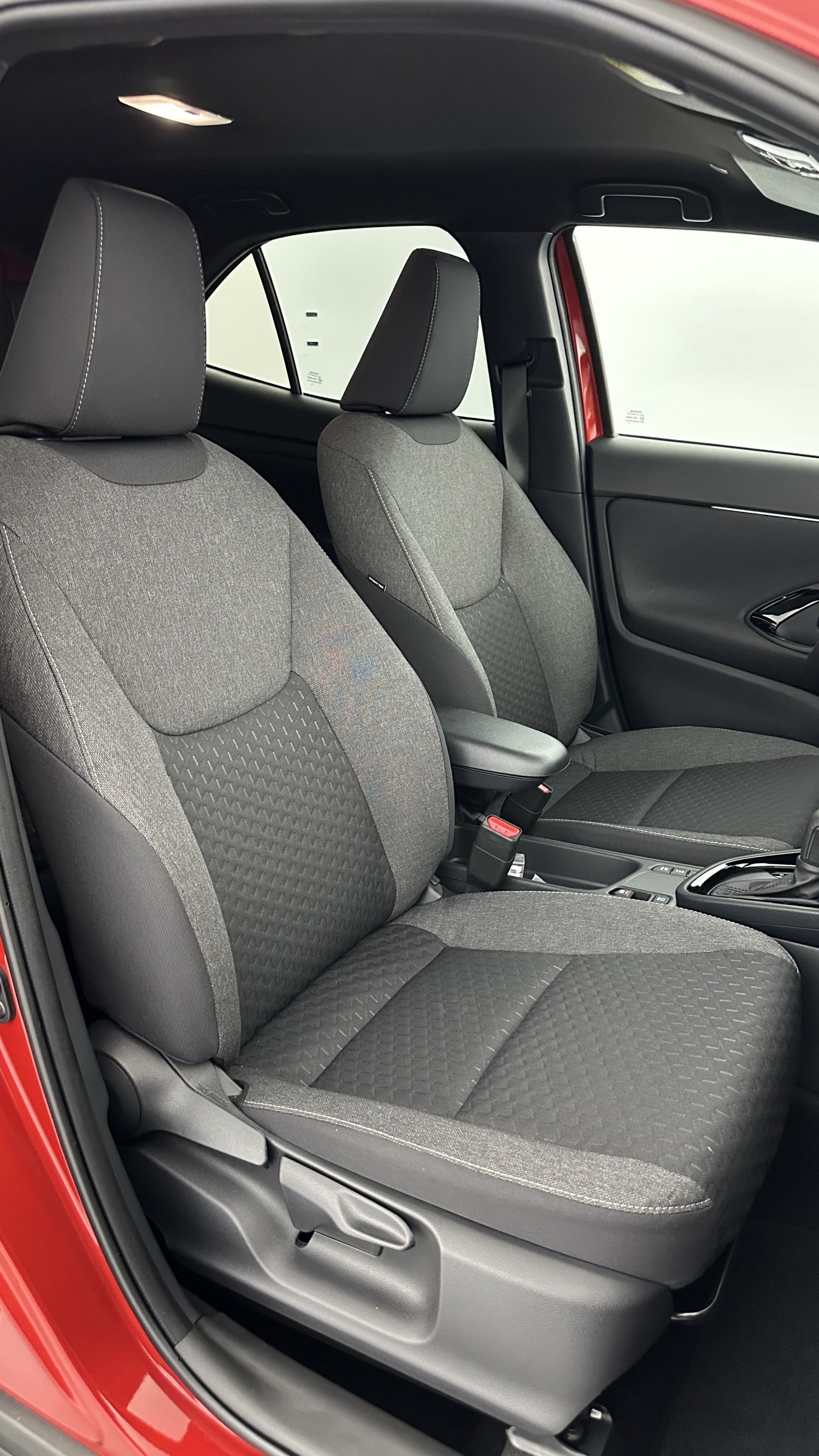 Vente en ligne Toyota Yaris Cross YARIS CROSS 1.5 Hybride 130h Design e-CVT au prix de 28 900 €