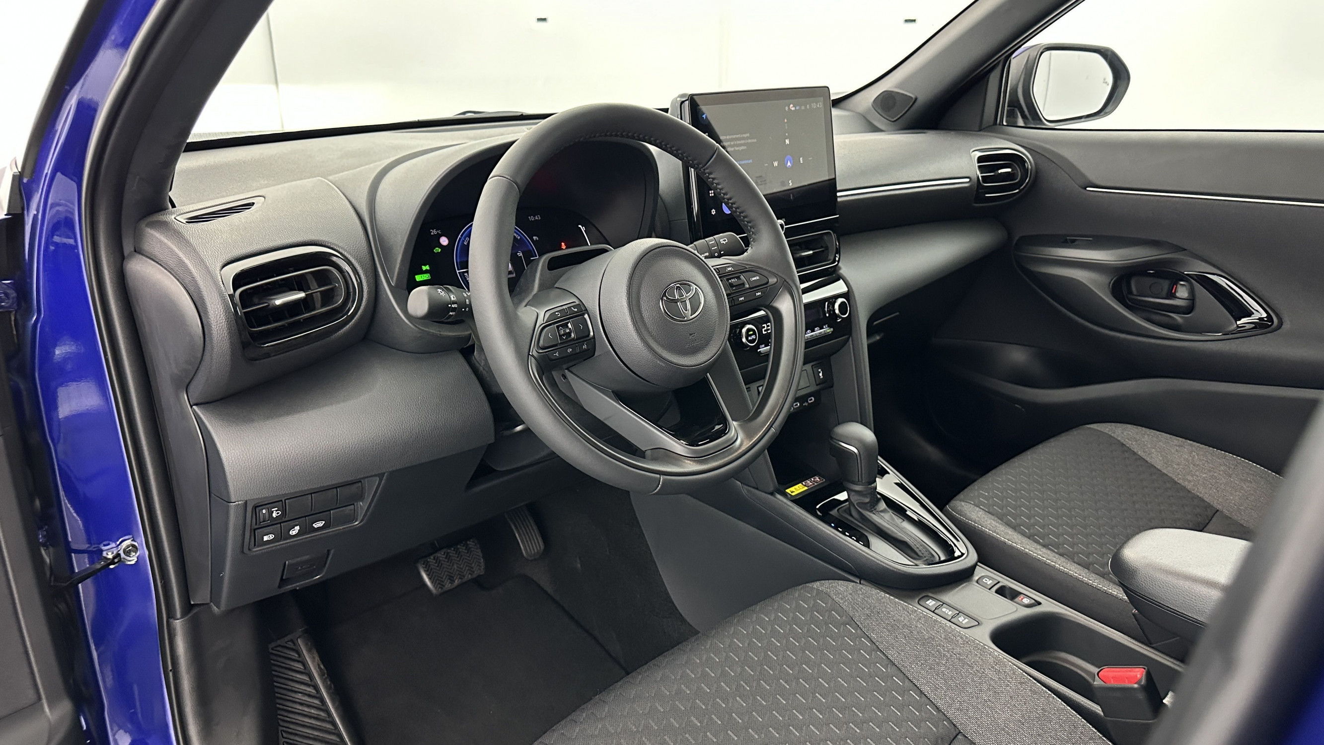 Vente en ligne Toyota Yaris Cross YARIS CROSS 1.5 Hybride 130h Design e-CVT au prix de 28 900 €