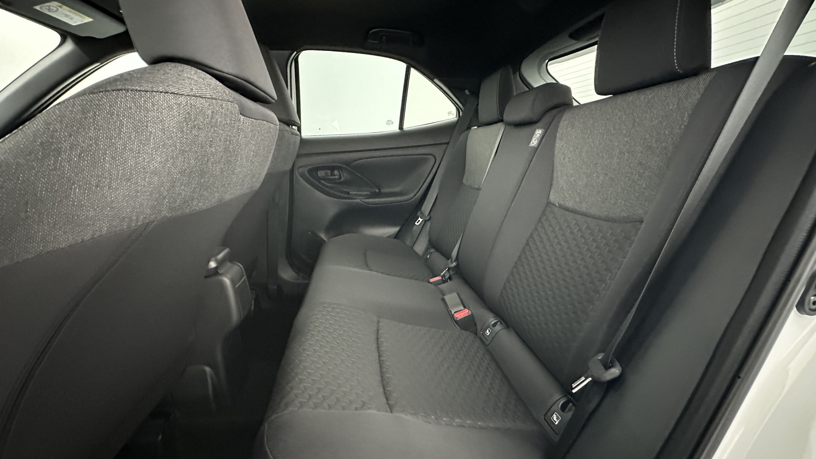 Vente en ligne Toyota Yaris Cross YARIS CROSS 1.5 Hybride 130h Design e-CVT au prix de 28 900 €