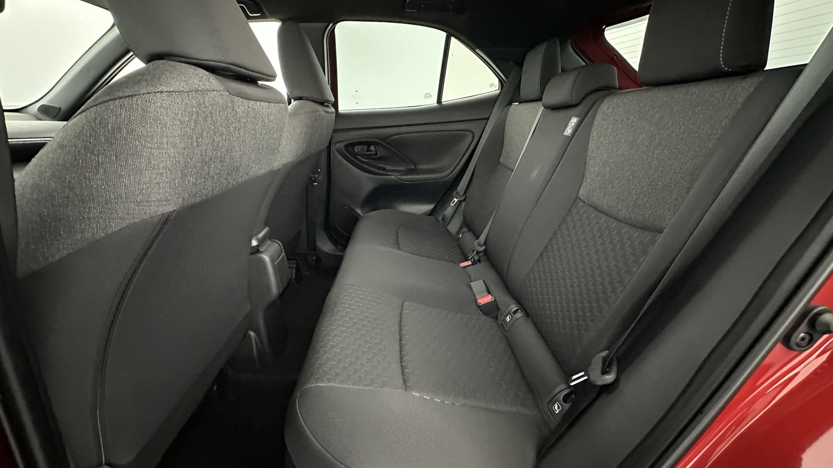 Vente en ligne Toyota Yaris Cross YARIS CROSS 1.5 Hybride 130h Design e-CVT au prix de 28 900 €