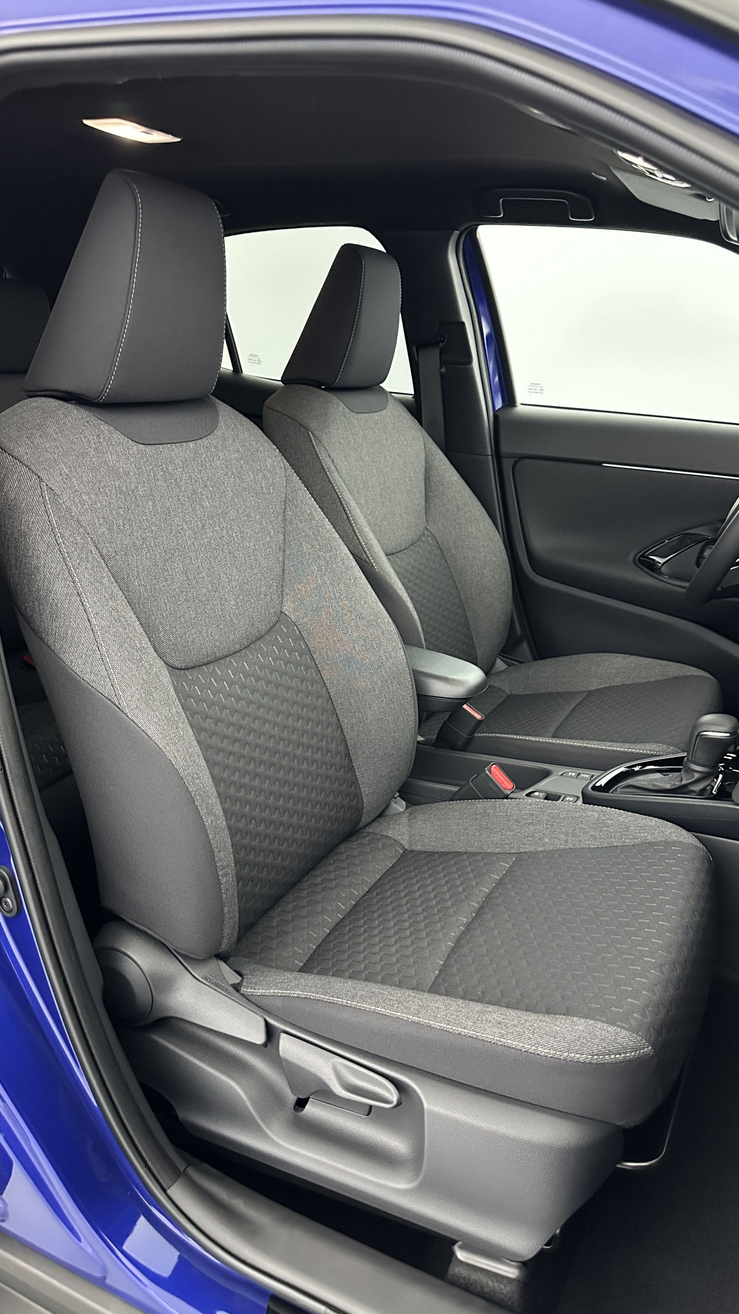 Vente en ligne Toyota Yaris Cross YARIS CROSS 1.5 Hybride 130h Design e-CVT au prix de 28 900 €