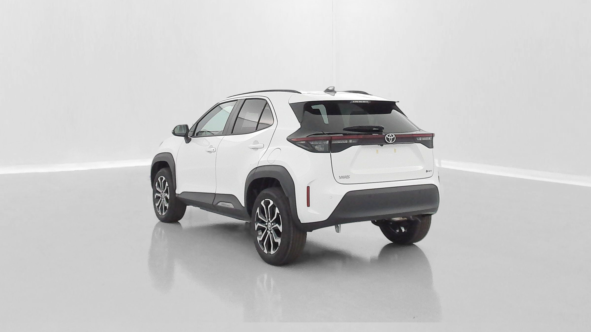 Vente en ligne Toyota Yaris Cross YARIS CROSS 1.5 Hybride 130h Design e-CVT au prix de 28 900 €
