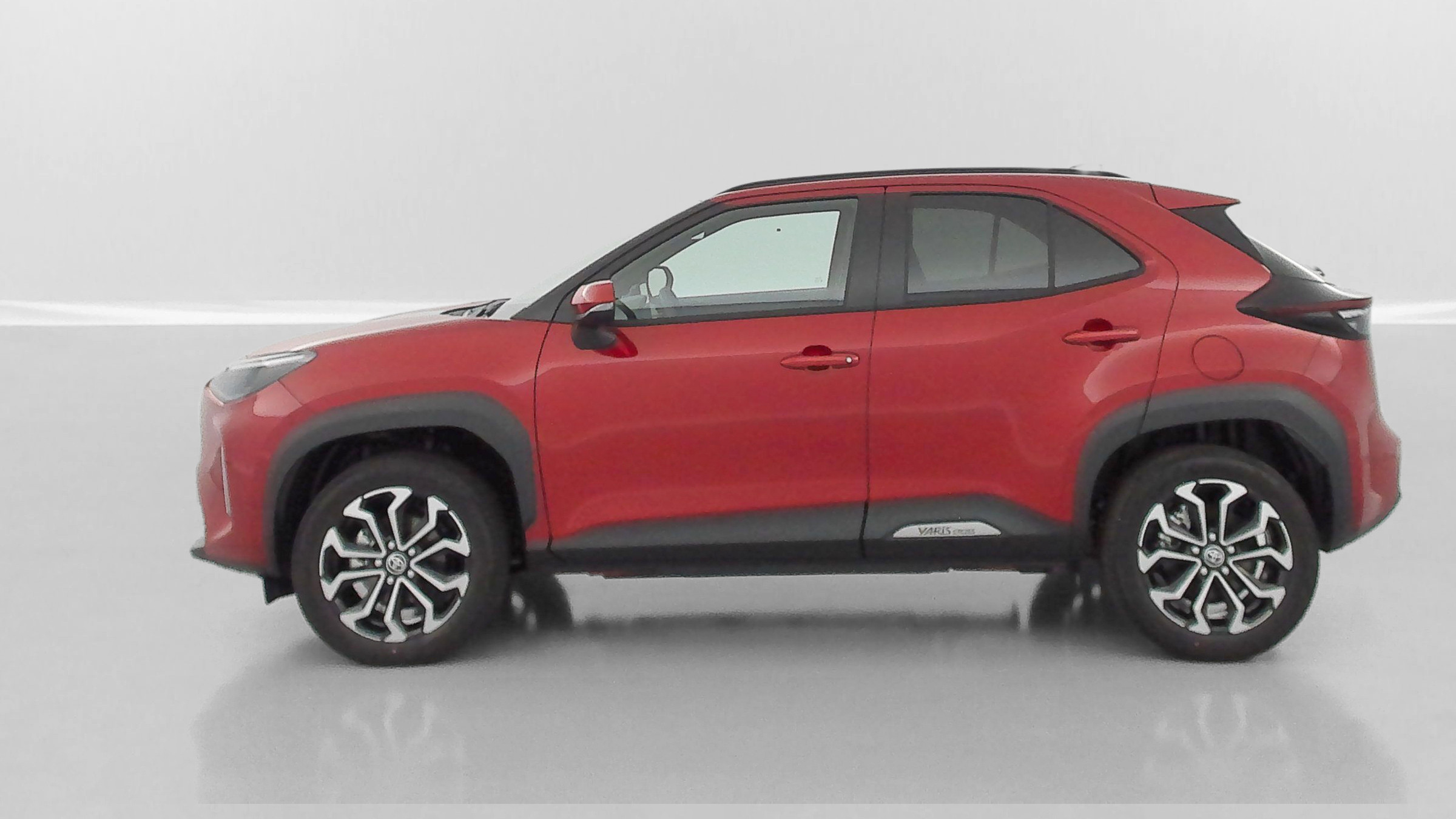 Vente en ligne Toyota Yaris Cross YARIS CROSS 1.5 Hybride 130h Design e-CVT au prix de 28 900 €