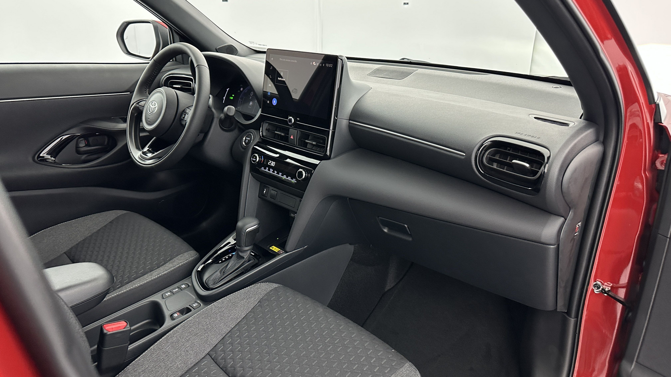 Vente en ligne Toyota Yaris Cross YARIS CROSS 1.5 Hybride 130h Design e-CVT au prix de 28 900 €