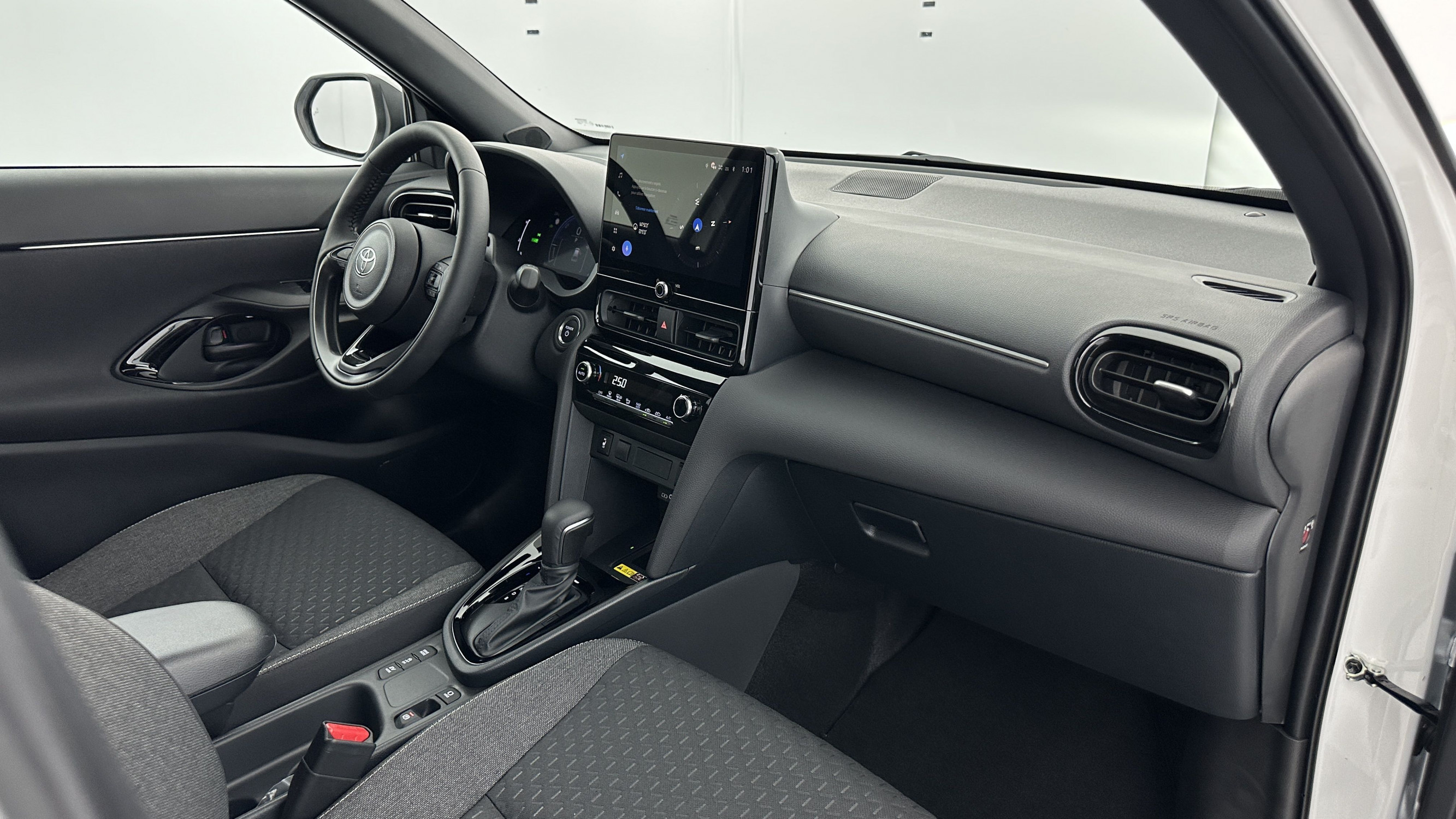 Vente en ligne Toyota Yaris Cross YARIS CROSS 1.5 Hybride 130h Design e-CVT au prix de 28 900 €