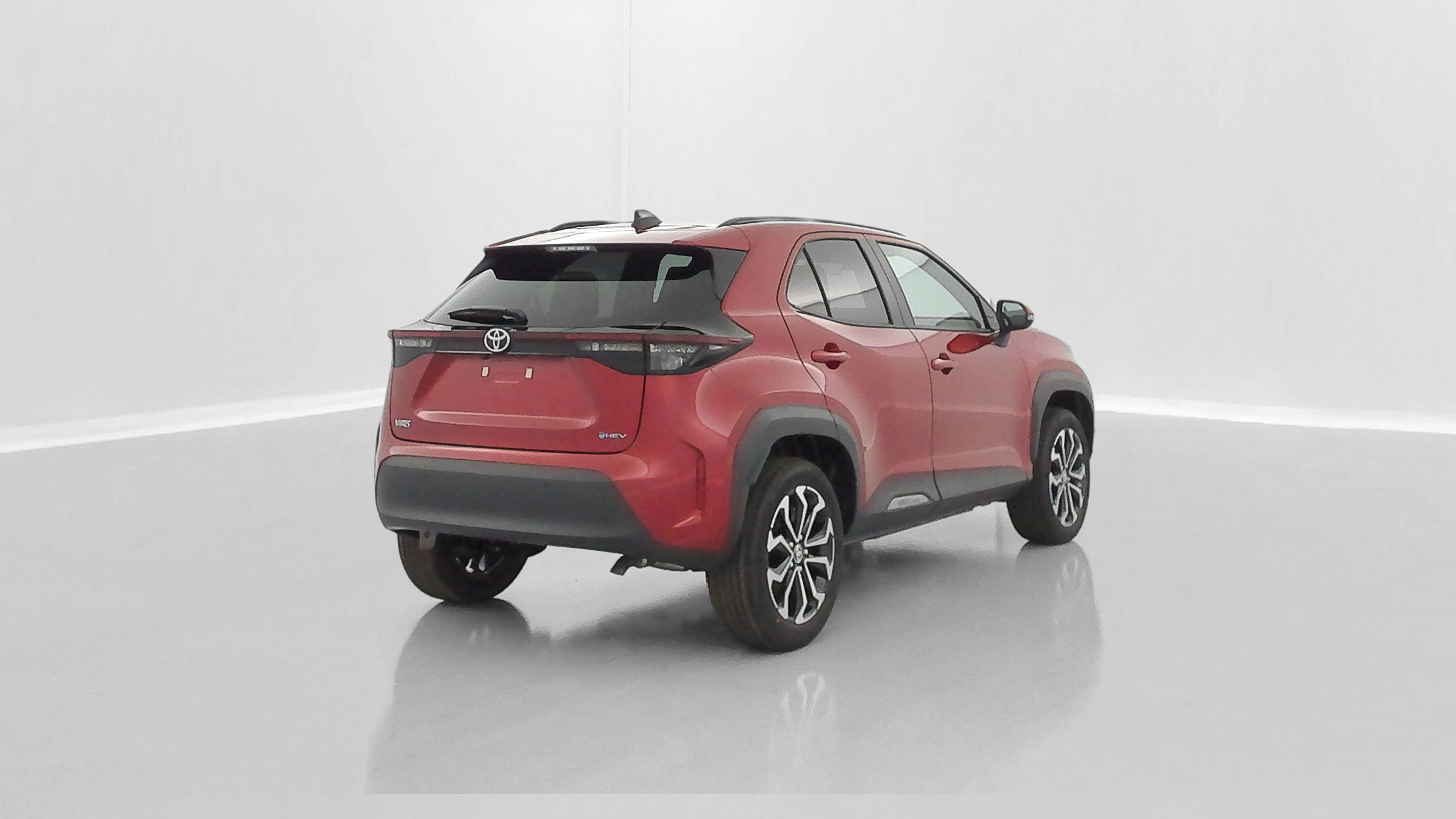Vente en ligne Toyota Yaris Cross YARIS CROSS 1.5 Hybride 130h Design e-CVT au prix de 28 900 €