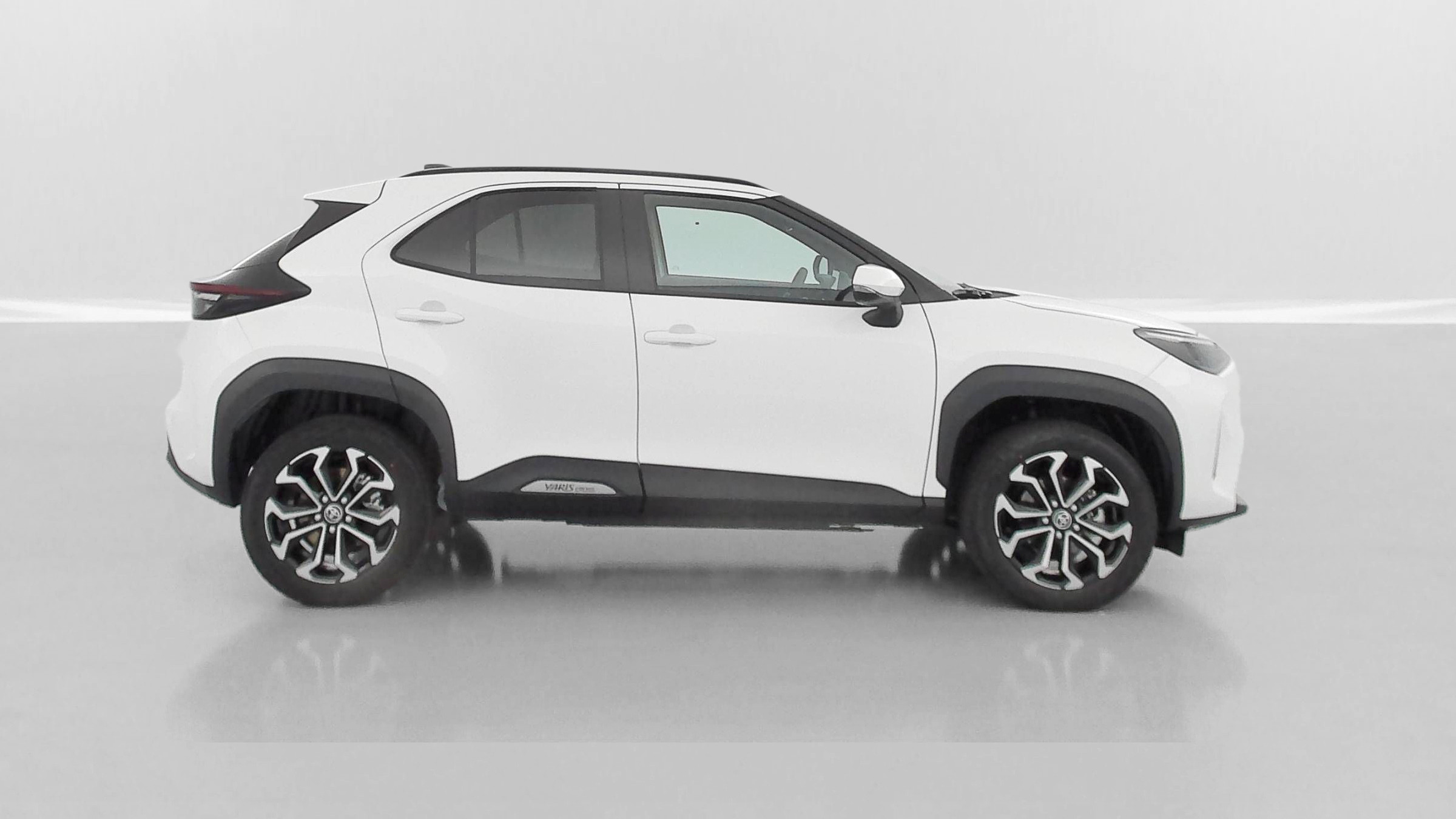 Vente en ligne Toyota Yaris Cross YARIS CROSS 1.5 Hybride 130h Design e-CVT au prix de 28 900 €