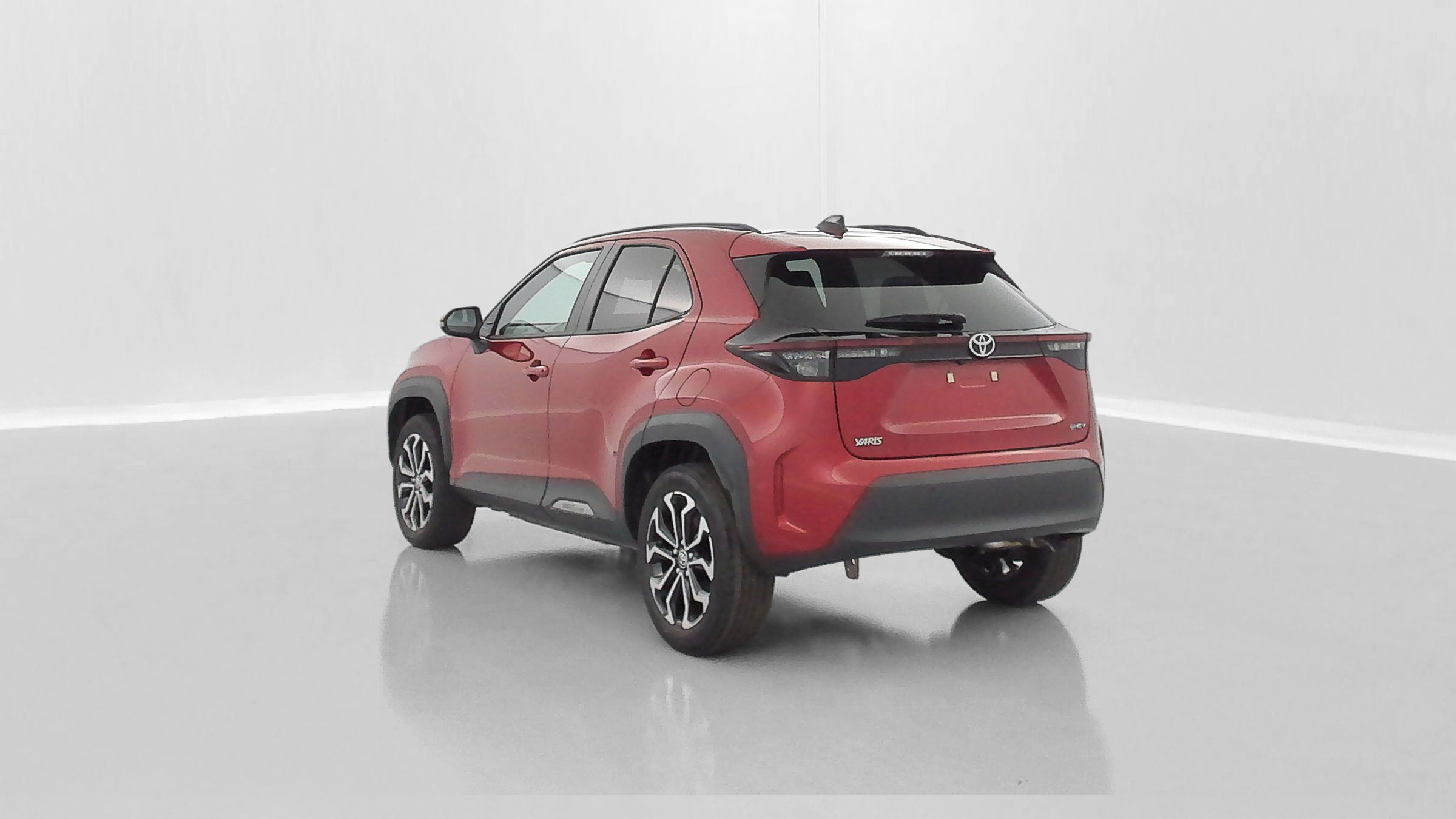Vente en ligne Toyota Yaris Cross YARIS CROSS 1.5 Hybride 130h Design e-CVT au prix de 28 900 €