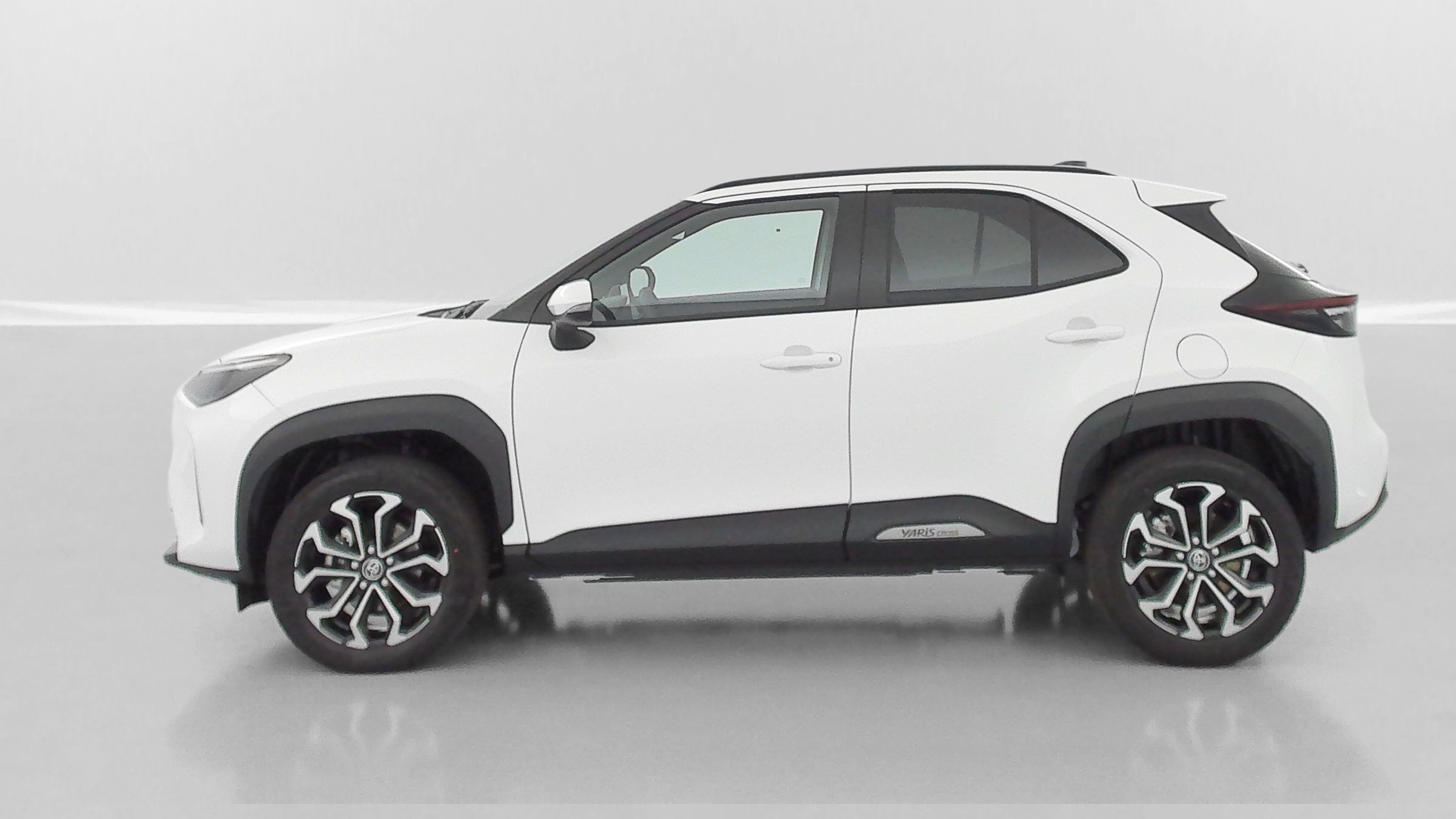 Vente en ligne Toyota Yaris Cross YARIS CROSS 1.5 Hybride 130h Design e-CVT au prix de 28 900 €